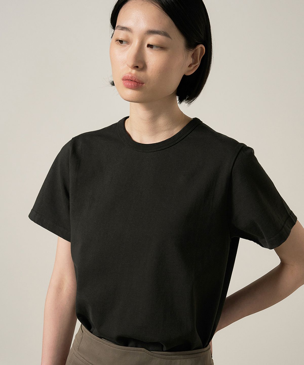 러프사이드 화이트라벨(ROUGH SIDE WHITE LABEL) Essential 1/2 T-Shirt Charcoal