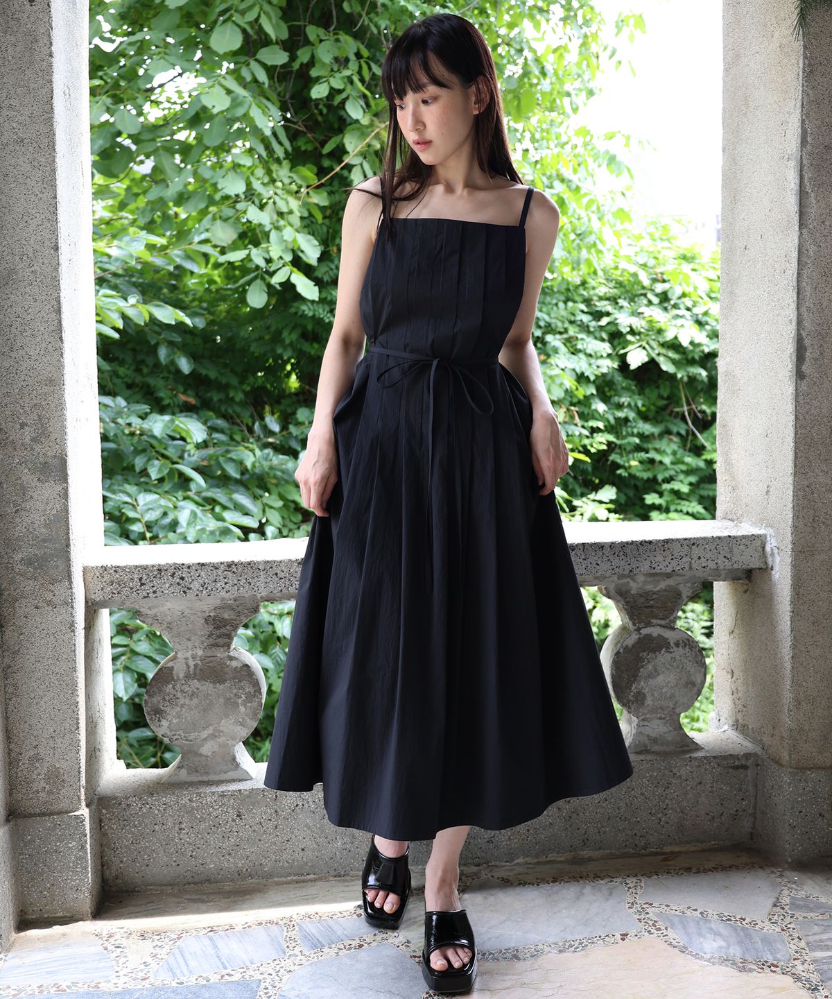 폴앤앨리스(PAUL&ALICE) PLEATS CAMISOLE DRESS / BLACK