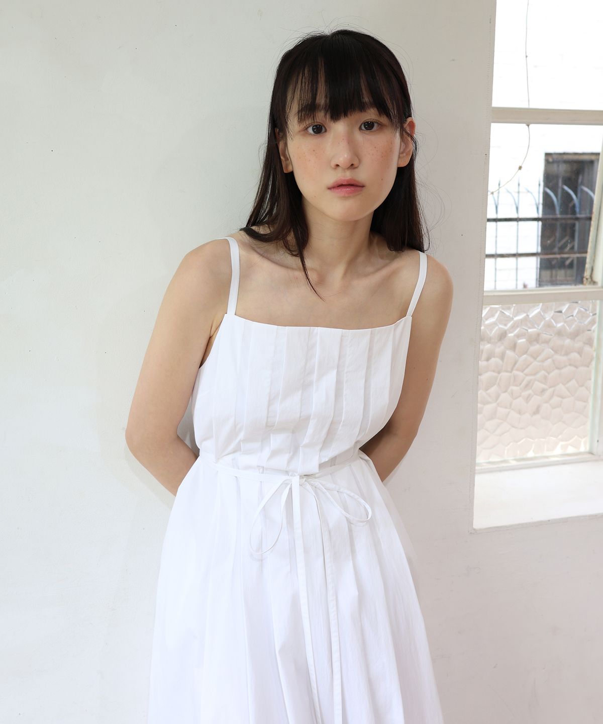 폴앤앨리스(PAUL&ALICE) PLEATS CAMISOLE DRESS / WHITE