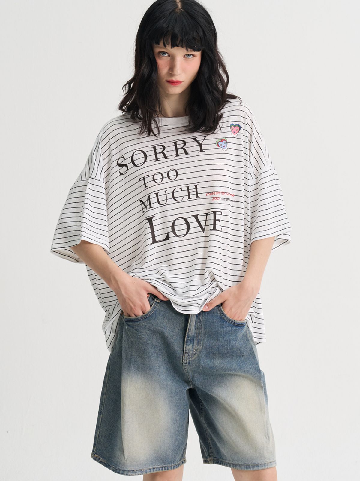 쏘리, 투 머치 러브(SORRY, TOO MUCH LOVE) 스트라이프 린넨 루즈핏 반팔 티셔츠_화이트