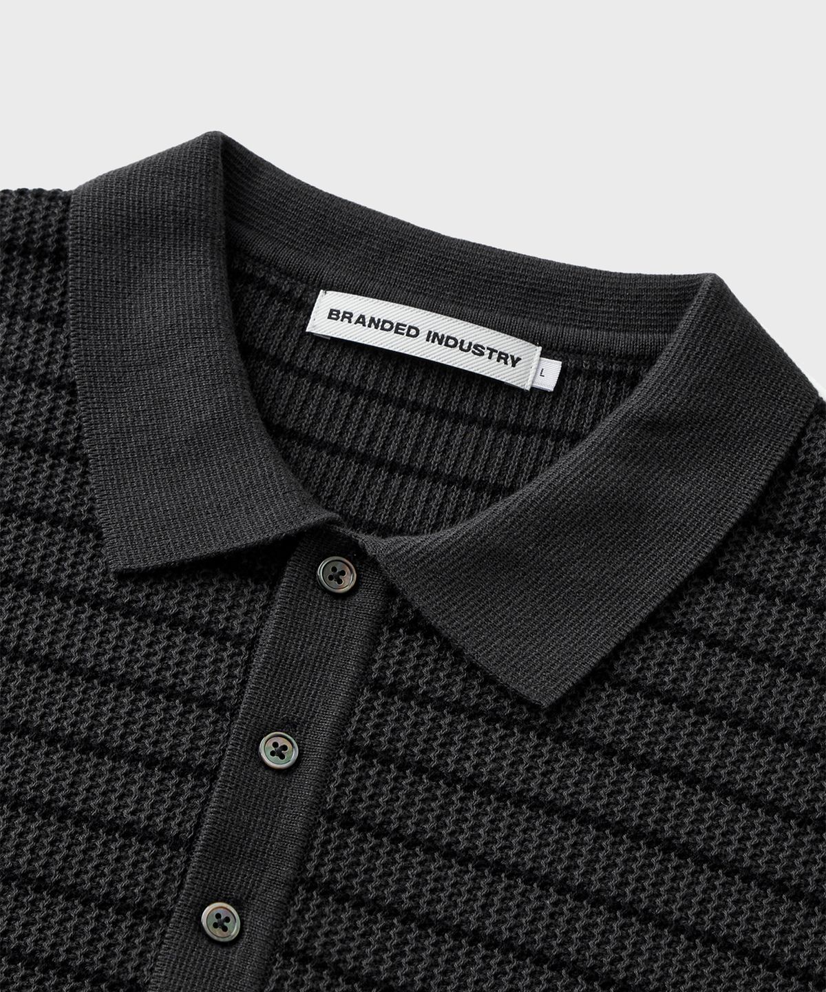 브랜디드(BRANDED) HARD TWIST HOLIDAY POLO KNIT [CHARCOAL STRIPE]