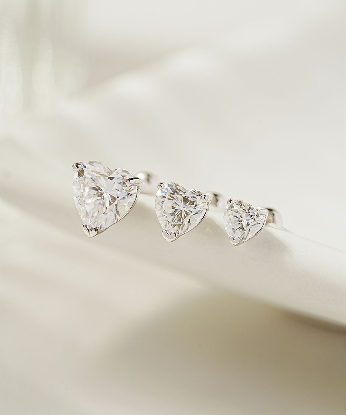 미니멀피어싱(MINIMALPIERCING) 14K 모이사나이트 다이아 글로리 하트 피어싱 귀걸이