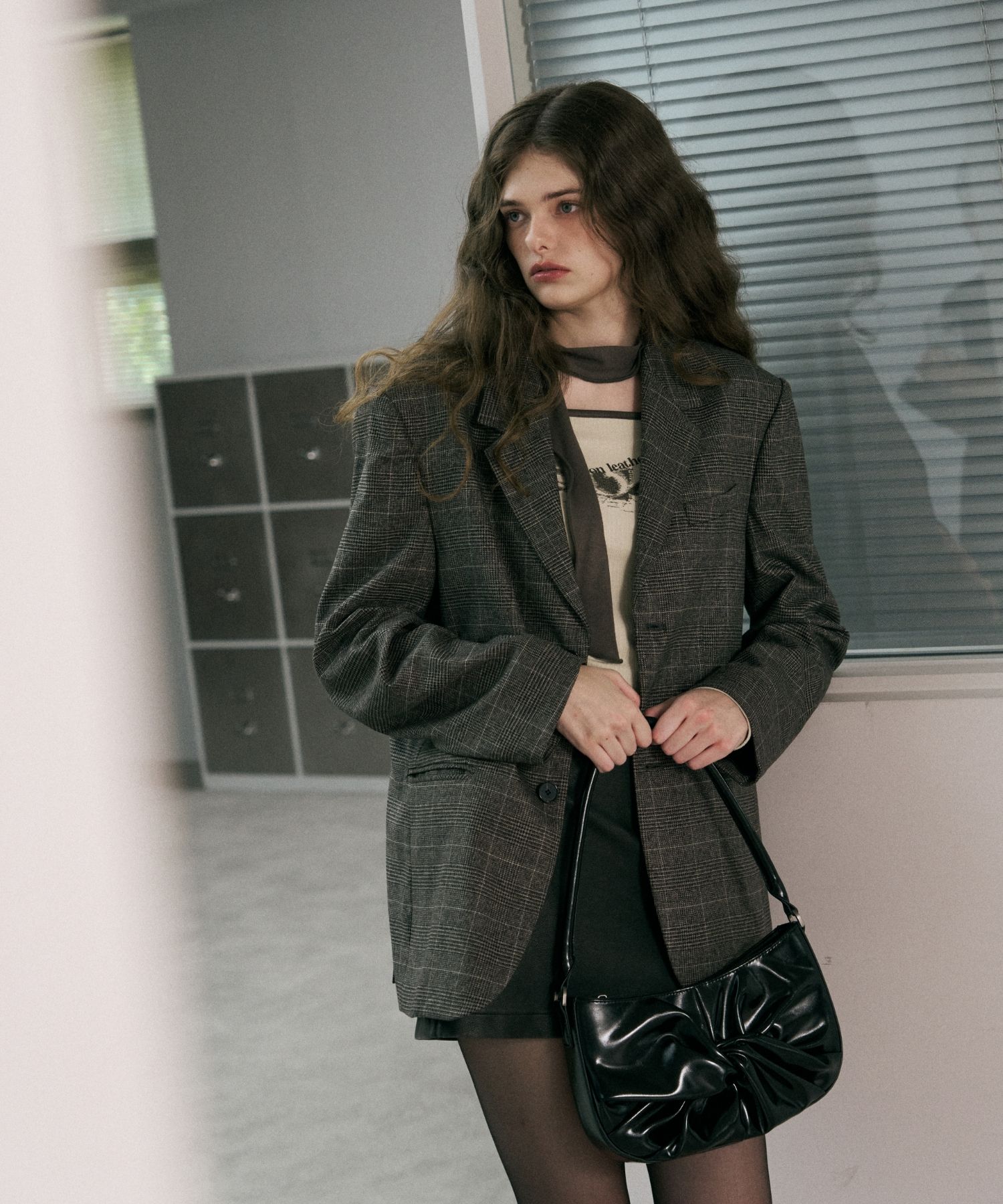MUSINSA | LEATHERY Glossy Ribbon Shoulder Bag [BLACK]