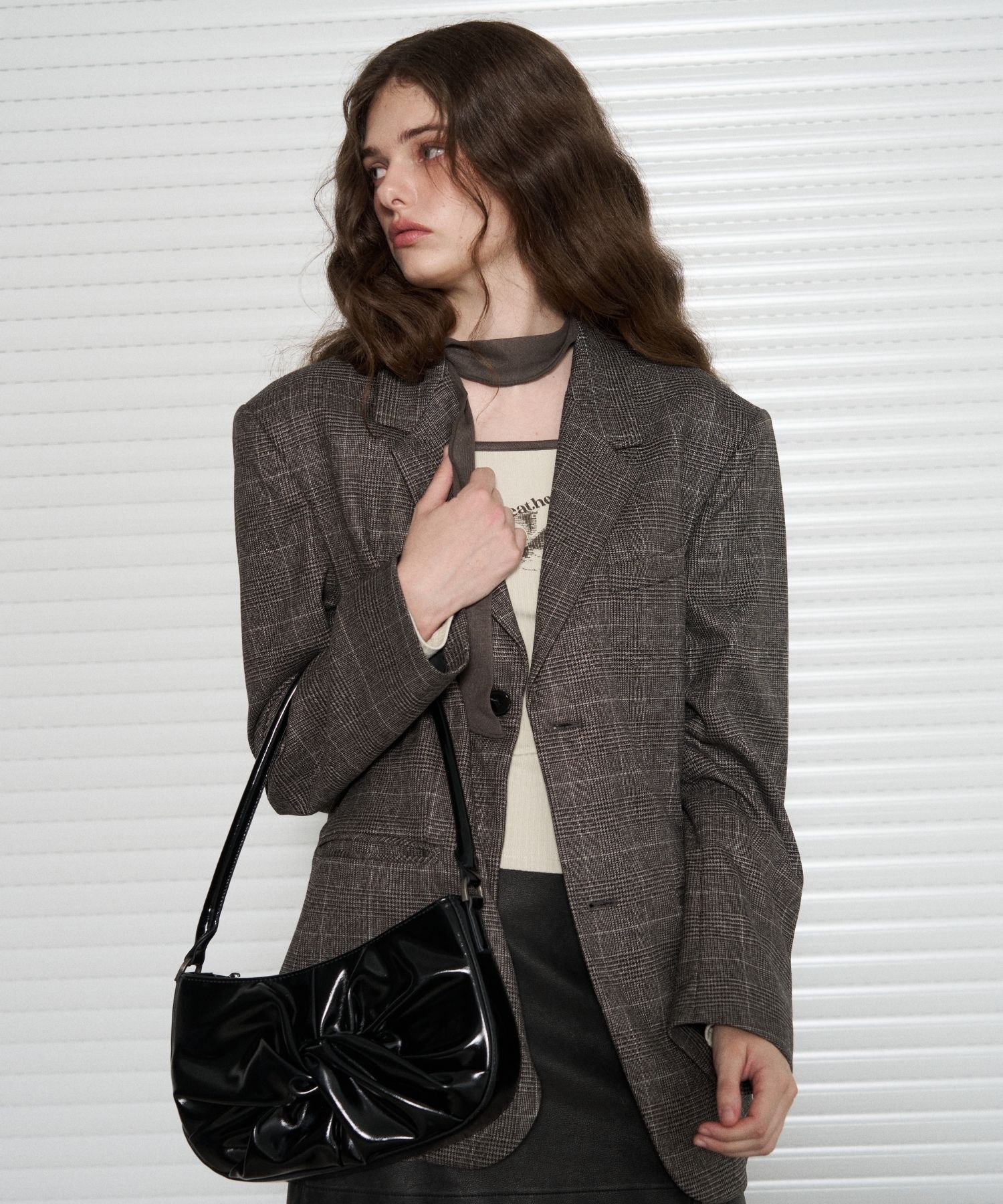 MUSINSA | LEATHERY Glossy Ribbon Shoulder Bag [BLACK]