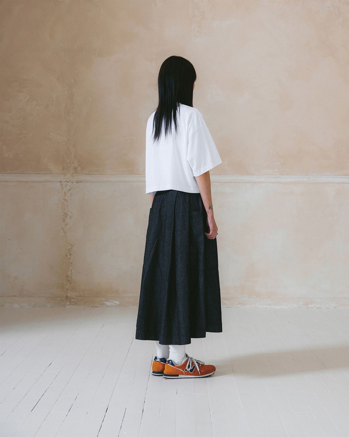 앵글런(ANGLAN) [AG.W] Applique Crop Half Tee - White