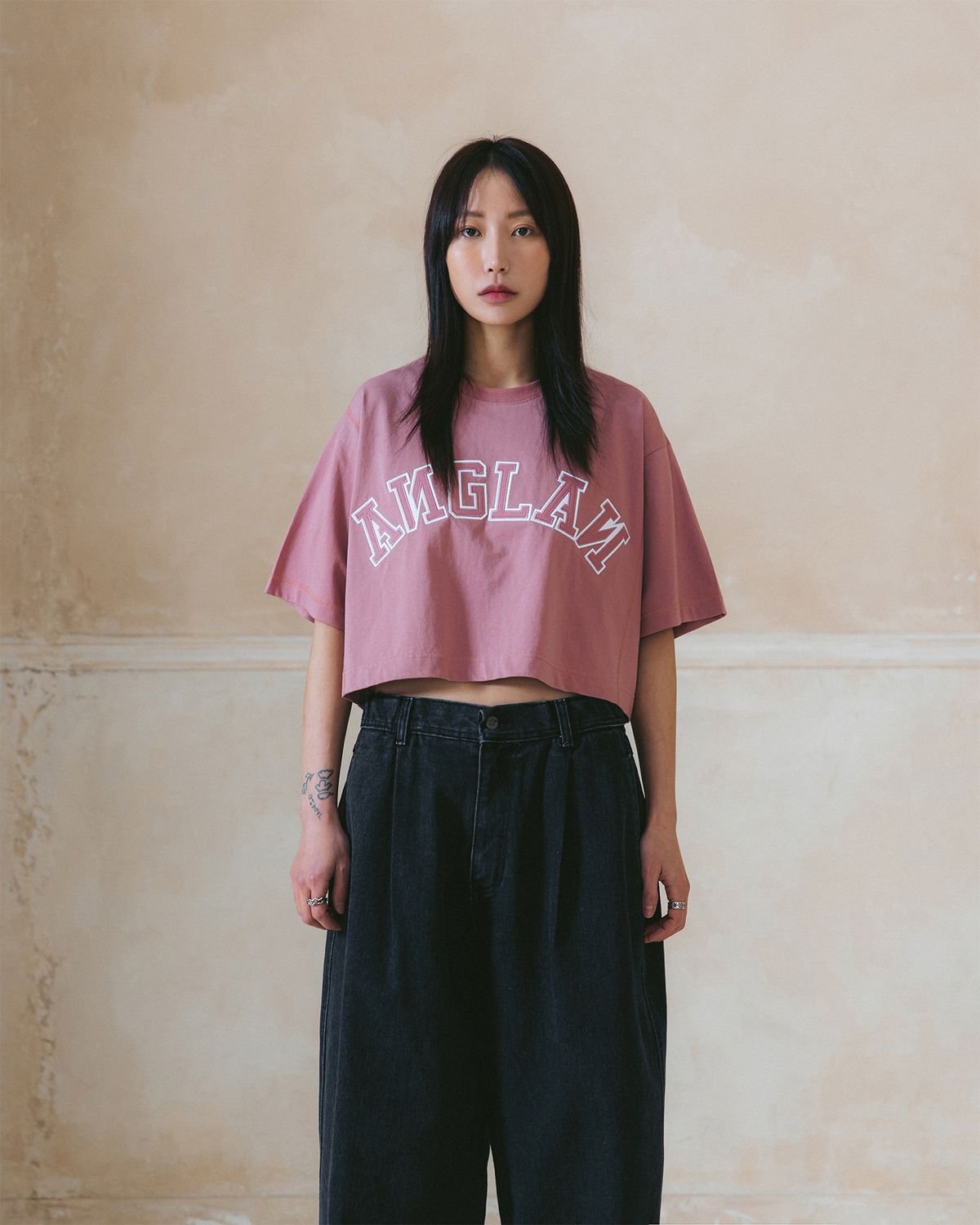 앵글런(ANGLAN) [AG.W] Applique Crop Half Tee - Pink
