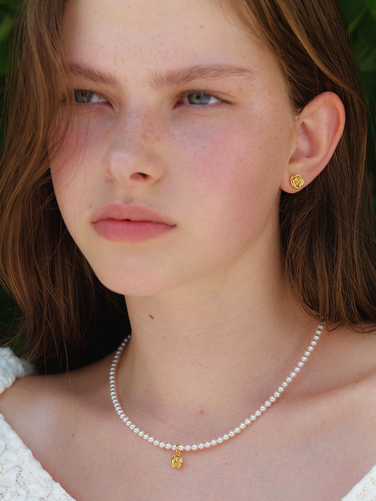 리엔느와르(leeENoir) Round Rose Pearl Necklace (2color)