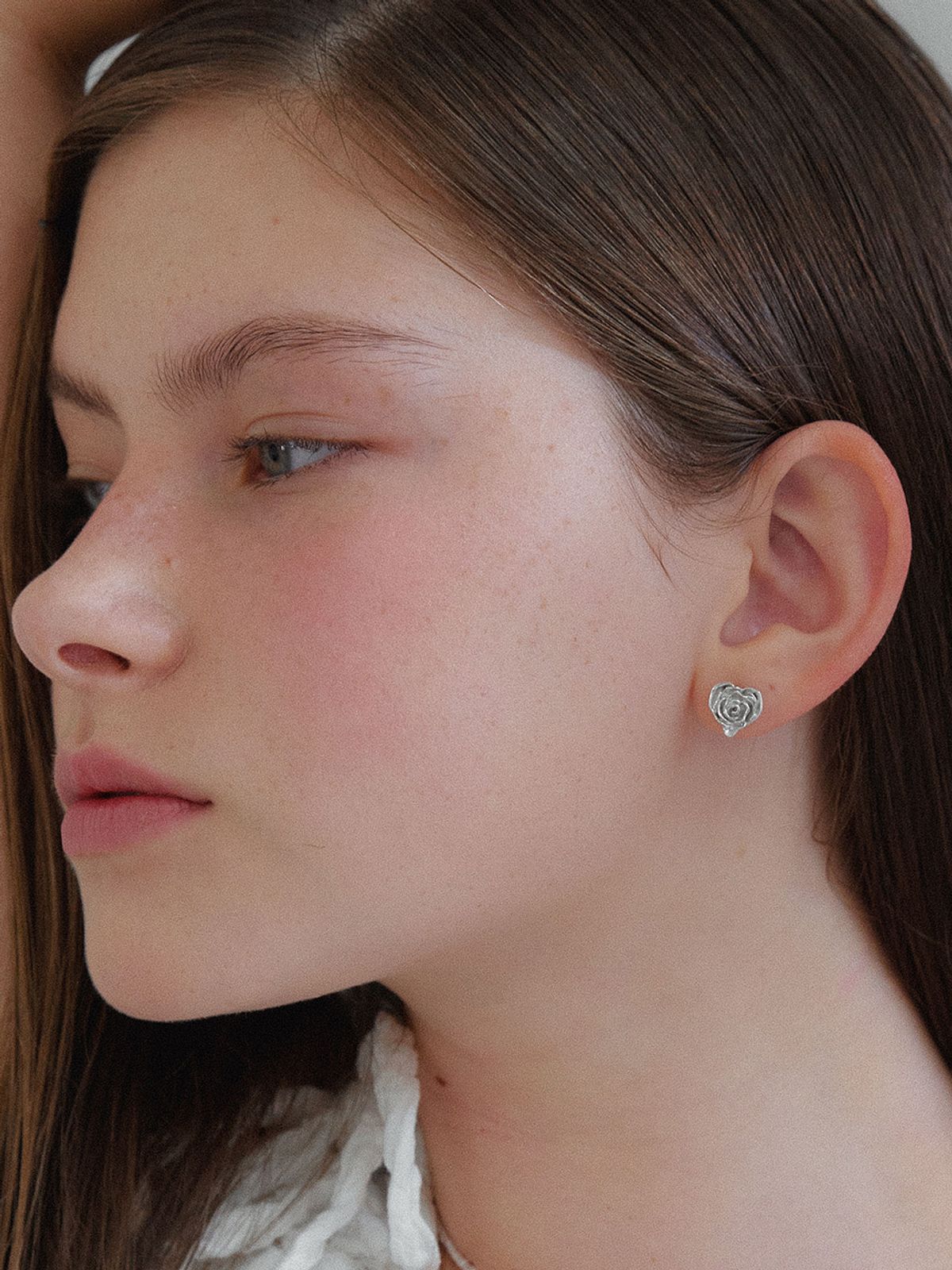 리엔느와르(leeENoir) Heart Rose Earring (2color)