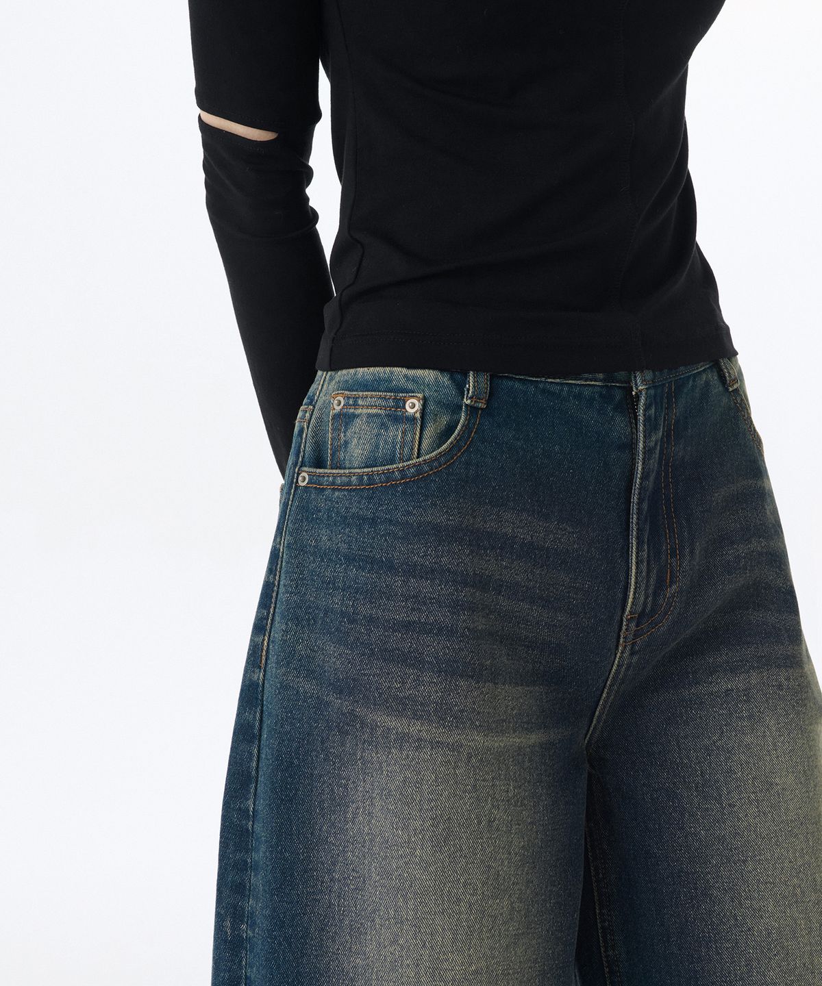 무신사 스탠다드 우먼(MUSINSA STANDARD WOMAN) 우먼즈 빅 브러쉬 컷 오프 버뮤다 데님 팬츠 [러스티 블루]