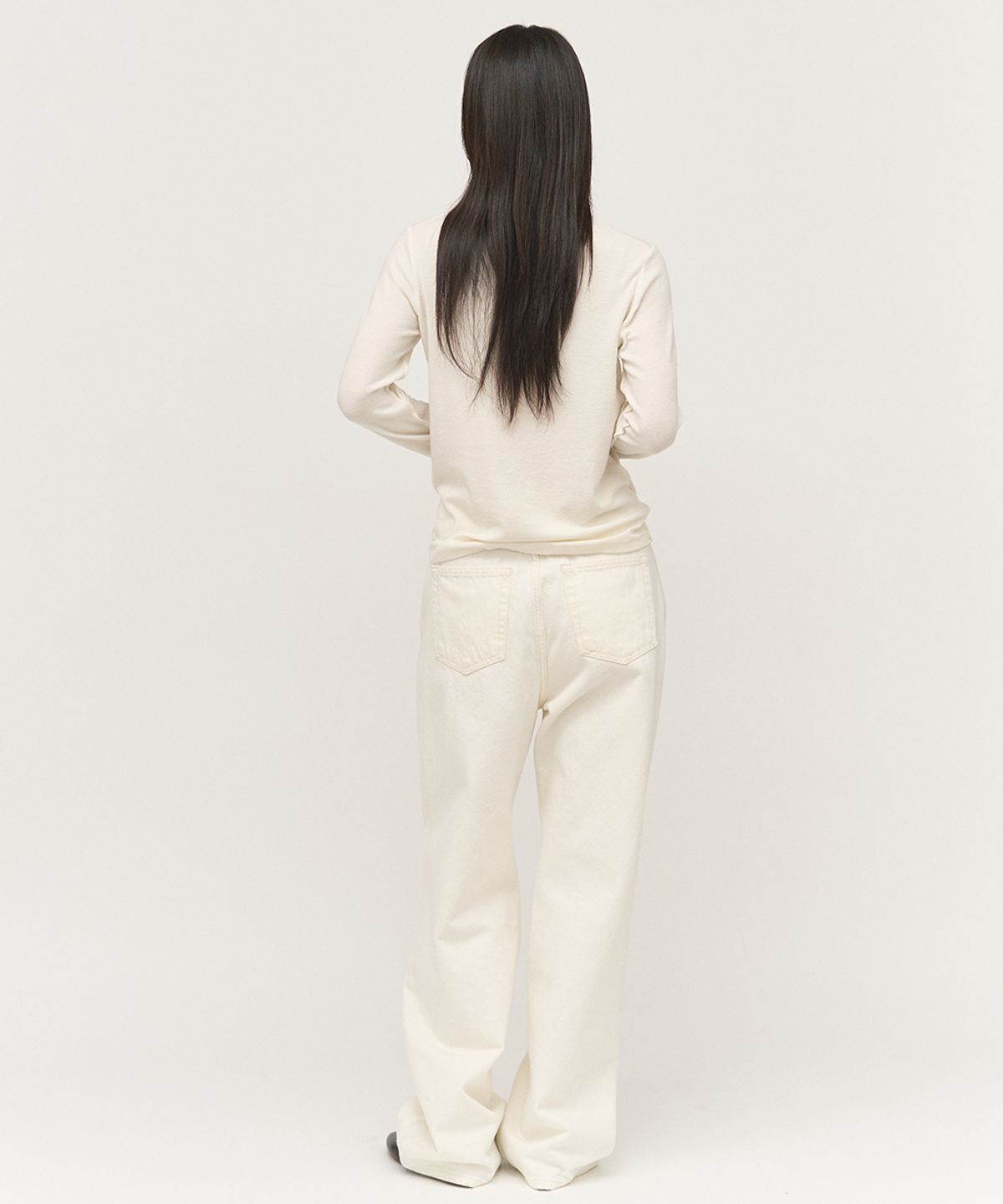 러프사이드 화이트라벨(ROUGH SIDE WHITE LABEL) Snug Turtleneck Long Sleeve Milky White