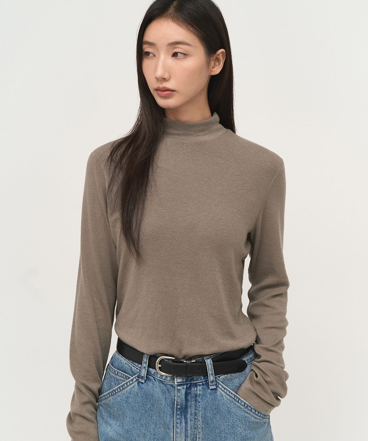 러프사이드 화이트라벨(ROUGH SIDE WHITE LABEL) Snug Turtleneck Long Sleeve Mocha