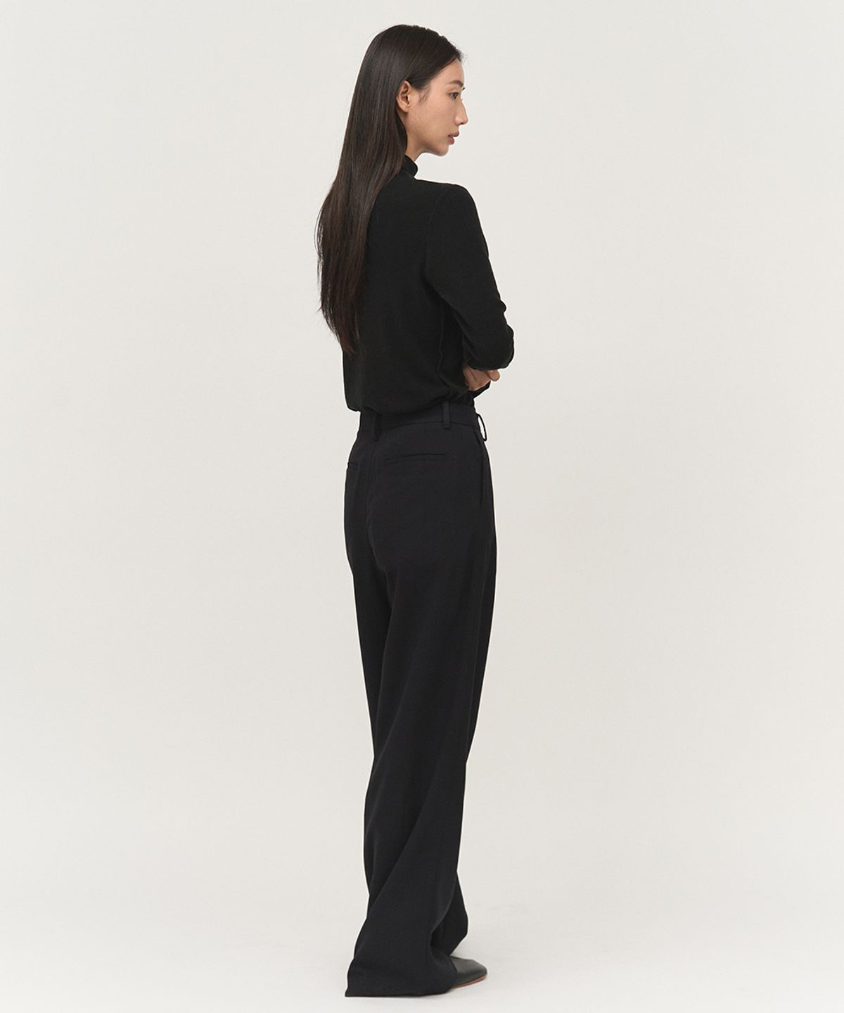 러프사이드 화이트라벨(ROUGH SIDE WHITE LABEL) Snug Turtleneck Long Sleeve Crow