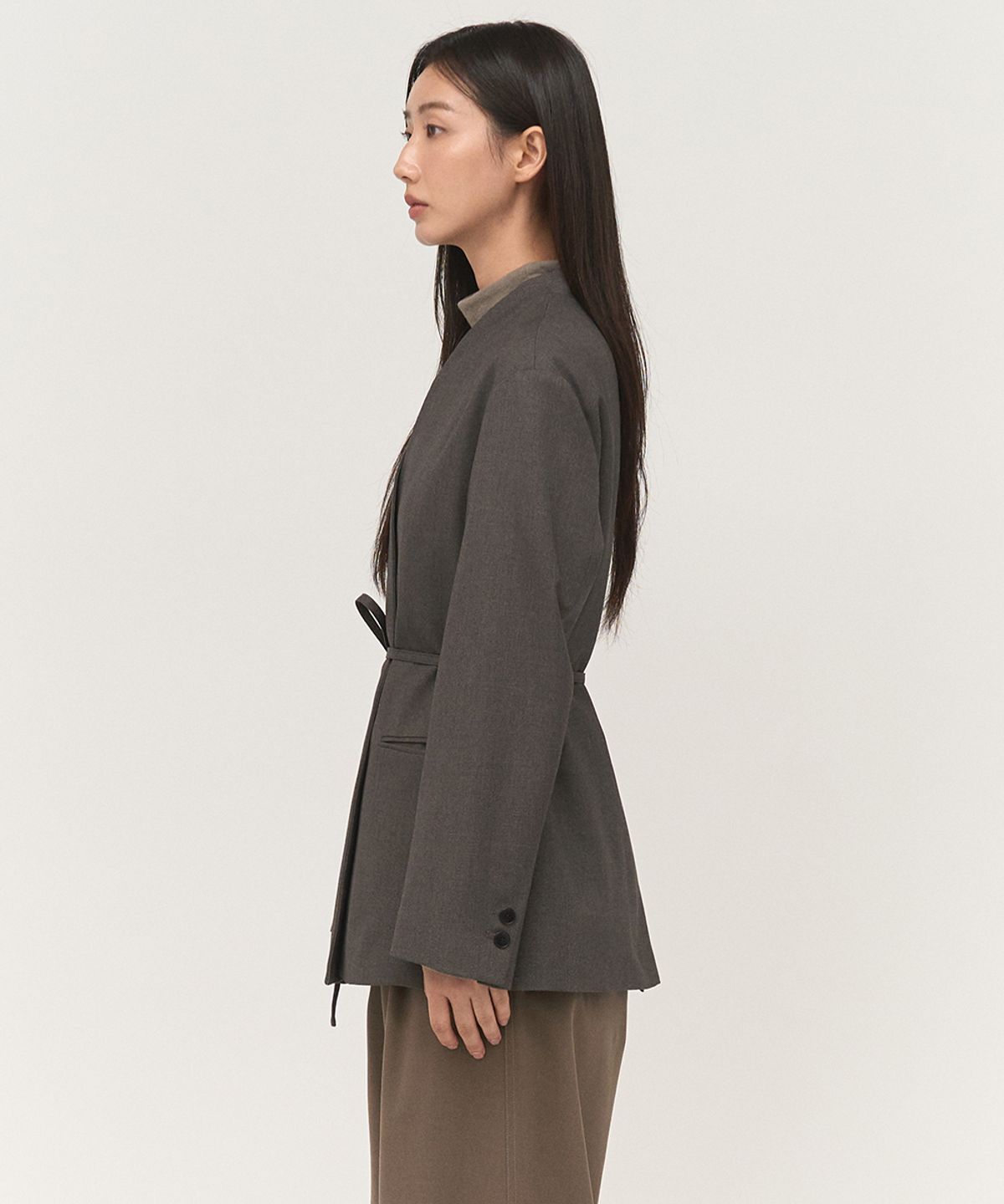 러프사이드 화이트라벨(ROUGH SIDE WHITE LABEL) Classy Collarless Jacket Charcoal