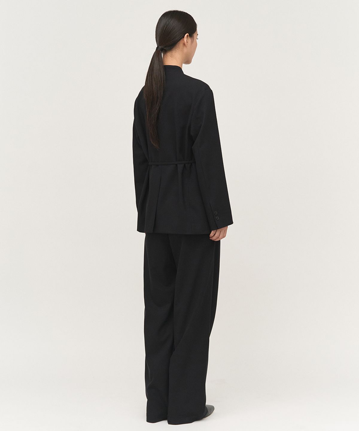 러프사이드 화이트라벨(ROUGH SIDE WHITE LABEL) Classy Collarless Jacket Crow
