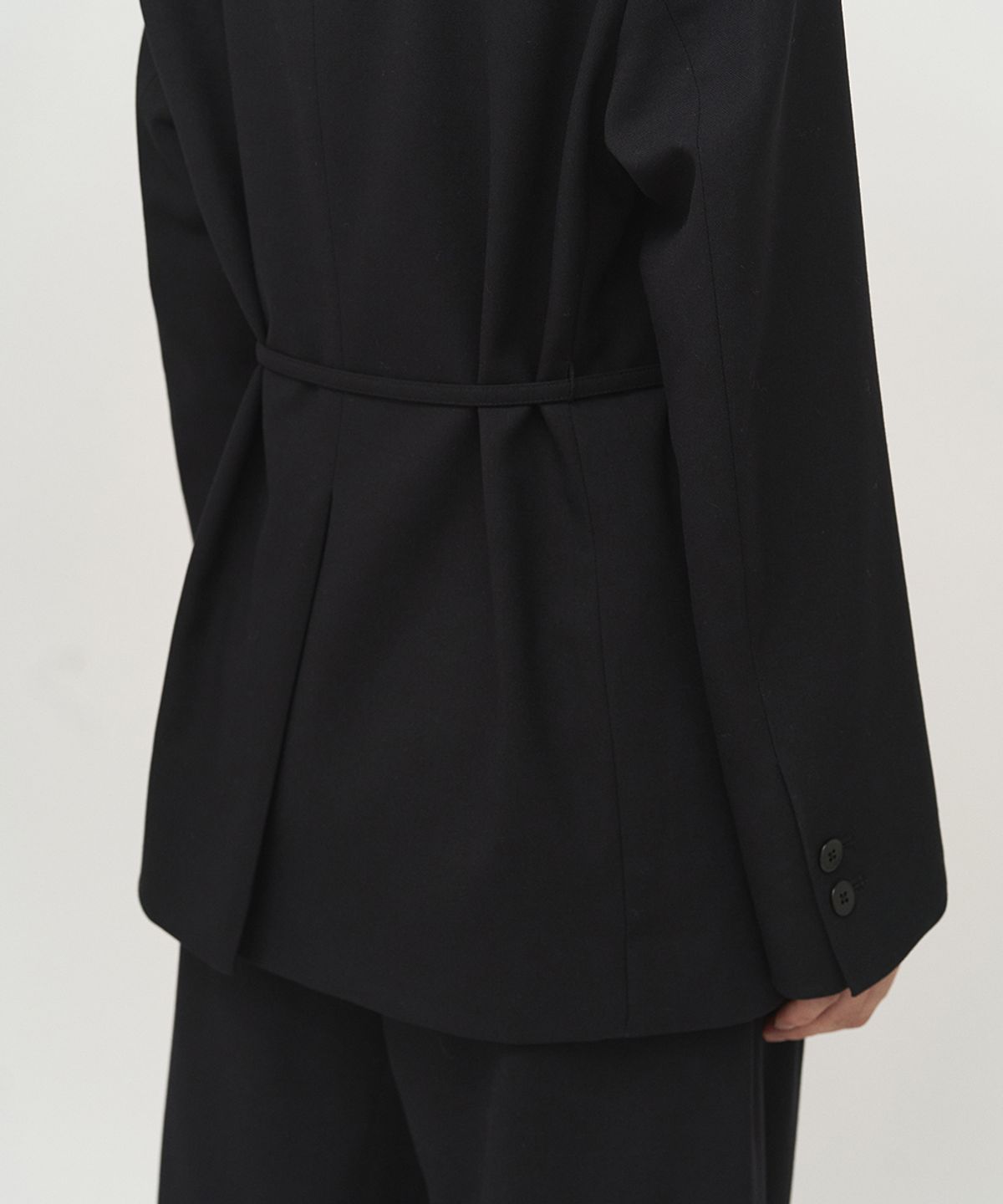 러프사이드 화이트라벨(ROUGH SIDE WHITE LABEL) Classy Collarless Jacket Crow