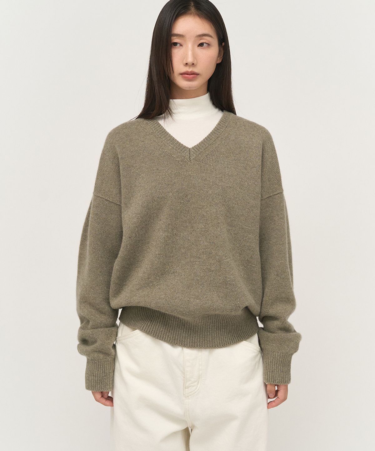러프사이드 화이트라벨(ROUGH SIDE WHITE LABEL) Whole Garment V Neck Knit Camping Green