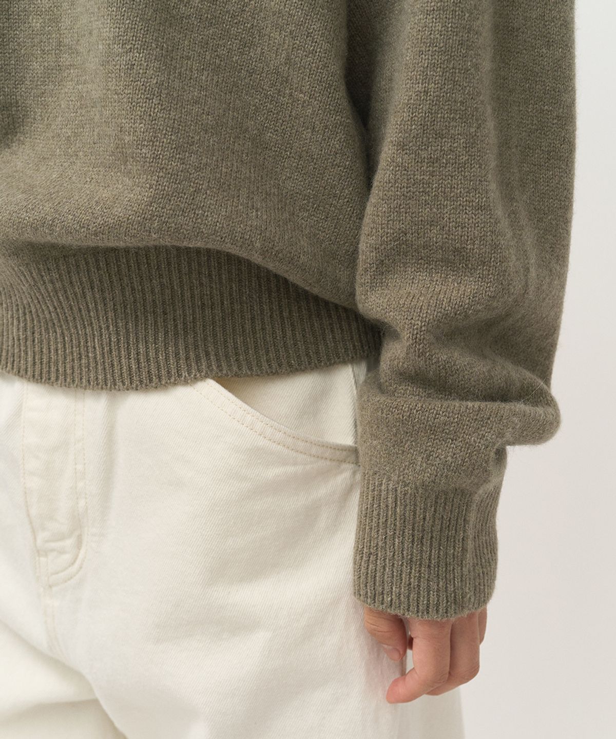 러프사이드 화이트라벨(ROUGH SIDE WHITE LABEL) Whole Garment V Neck Knit Camping Green