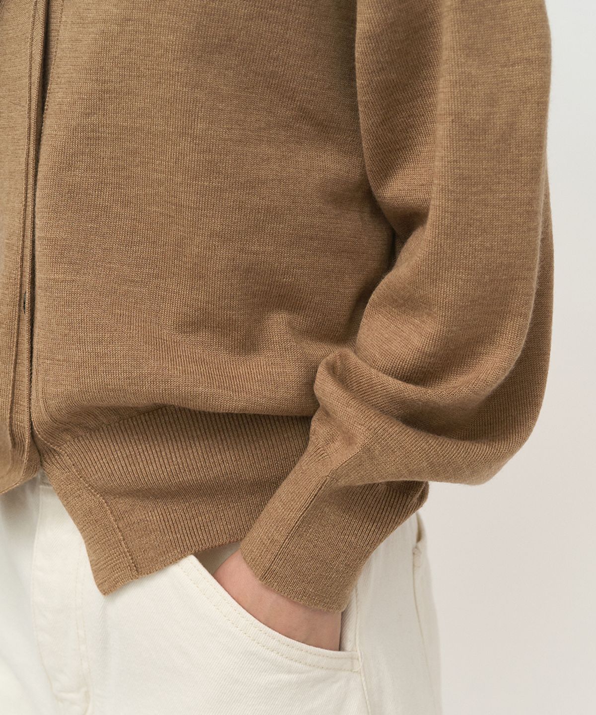 러프사이드 화이트라벨(ROUGH SIDE WHITE LABEL) Cropped Knit Cardigan Camel