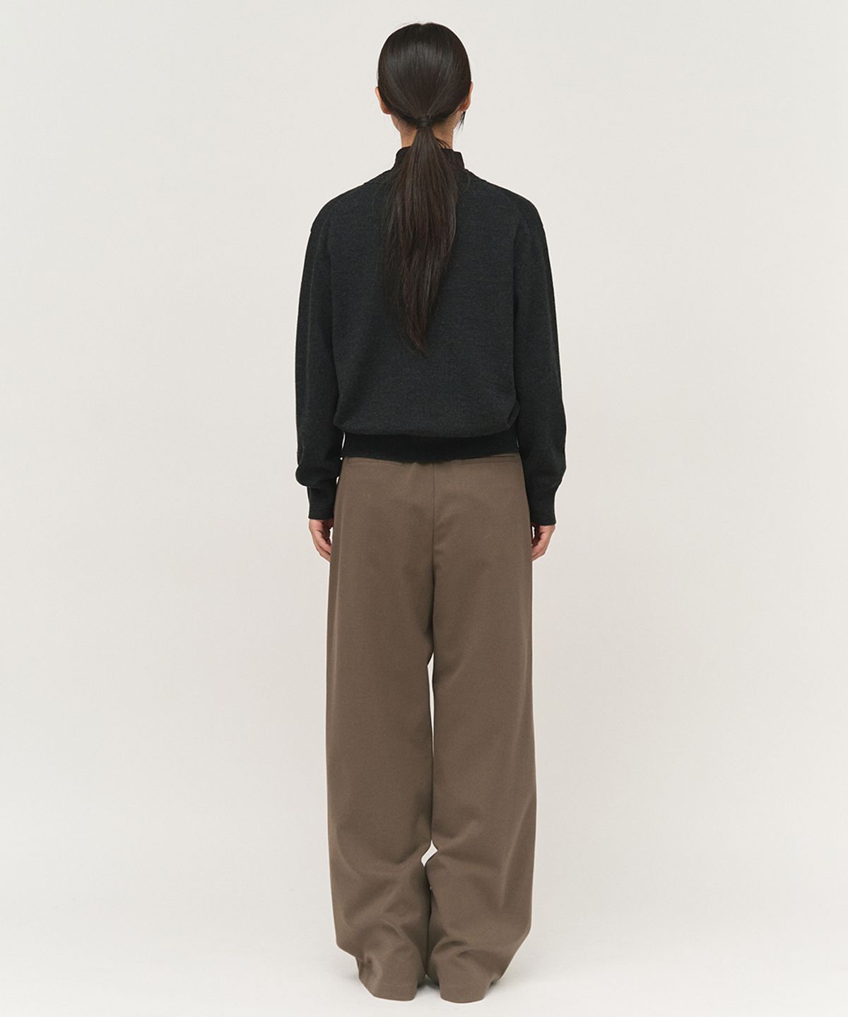 러프사이드 화이트라벨(ROUGH SIDE WHITE LABEL) Cropped Knit Cardigan Ash Black