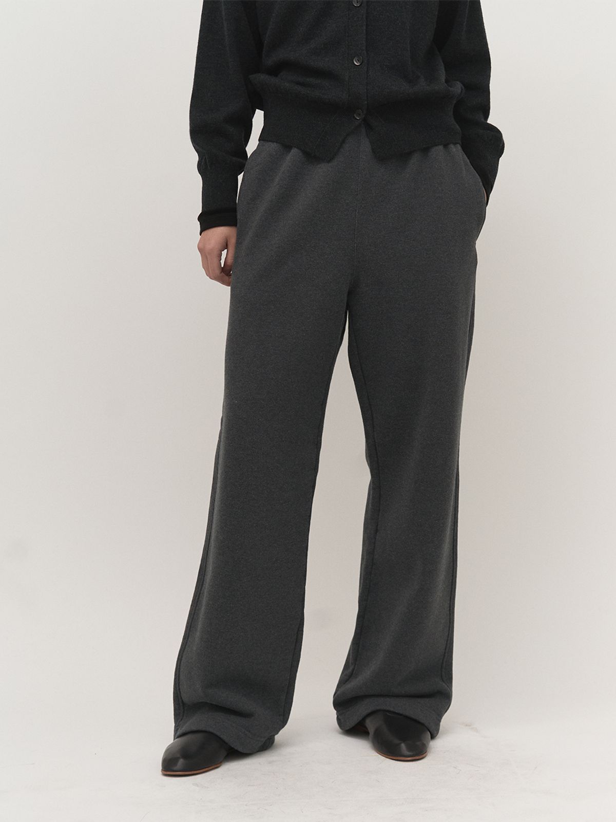 러프사이드 화이트라벨(ROUGH SIDE WHITE LABEL) Stable Sweat Pants Graphite