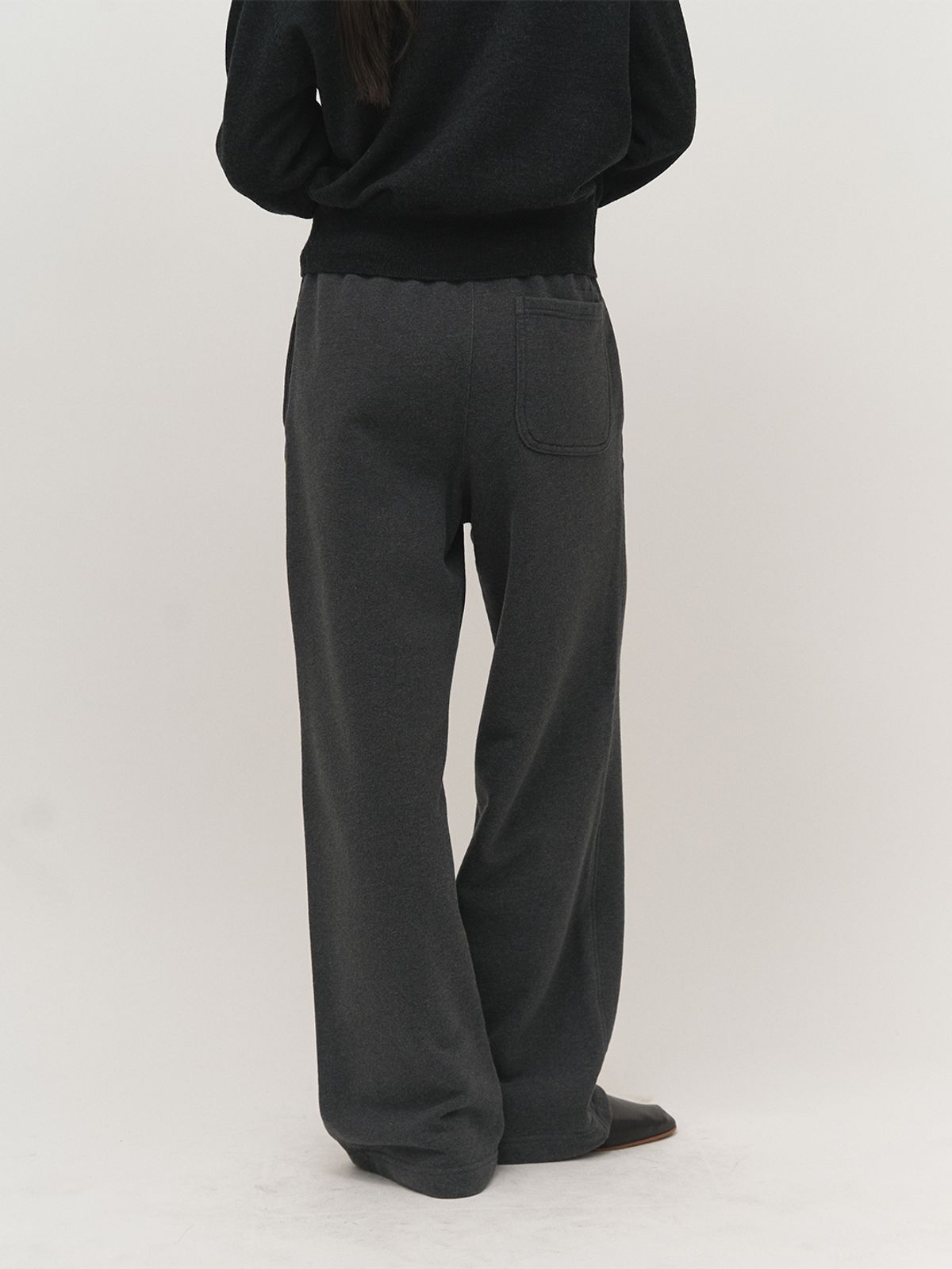러프사이드 화이트라벨(ROUGH SIDE WHITE LABEL) Stable Sweat Pants Graphite