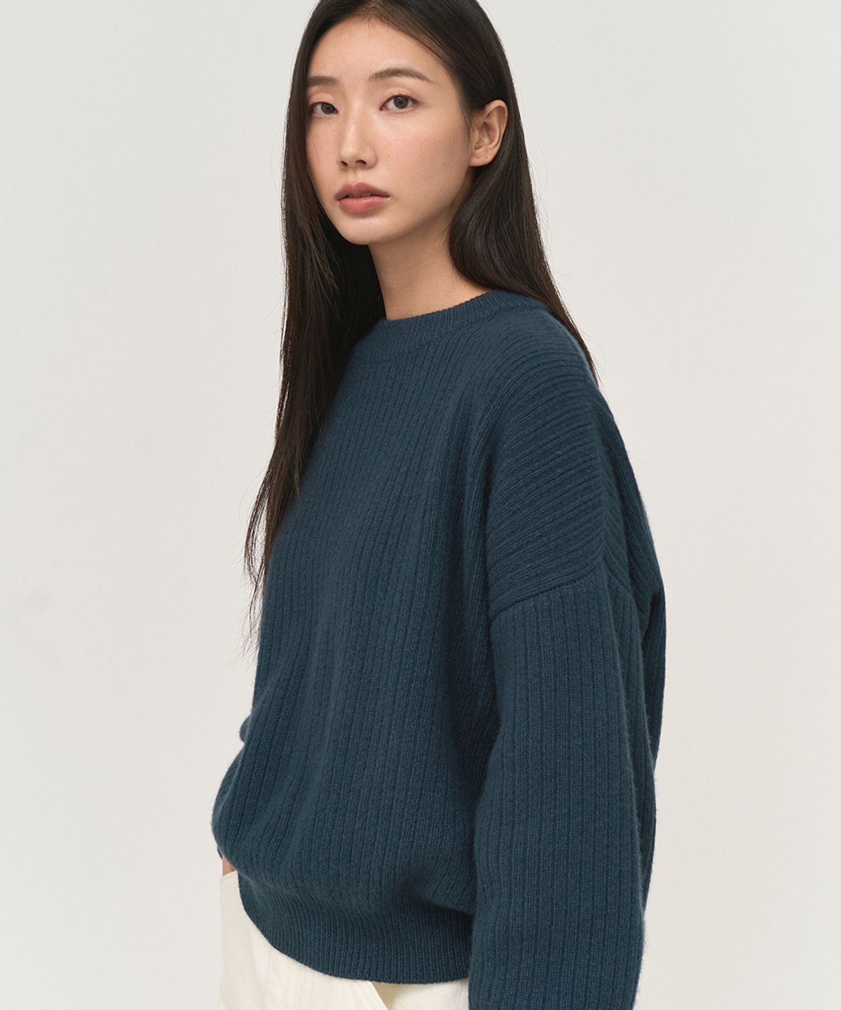 러프사이드 화이트라벨(ROUGH SIDE WHITE LABEL) Classic Crewneck Knit Blue Night