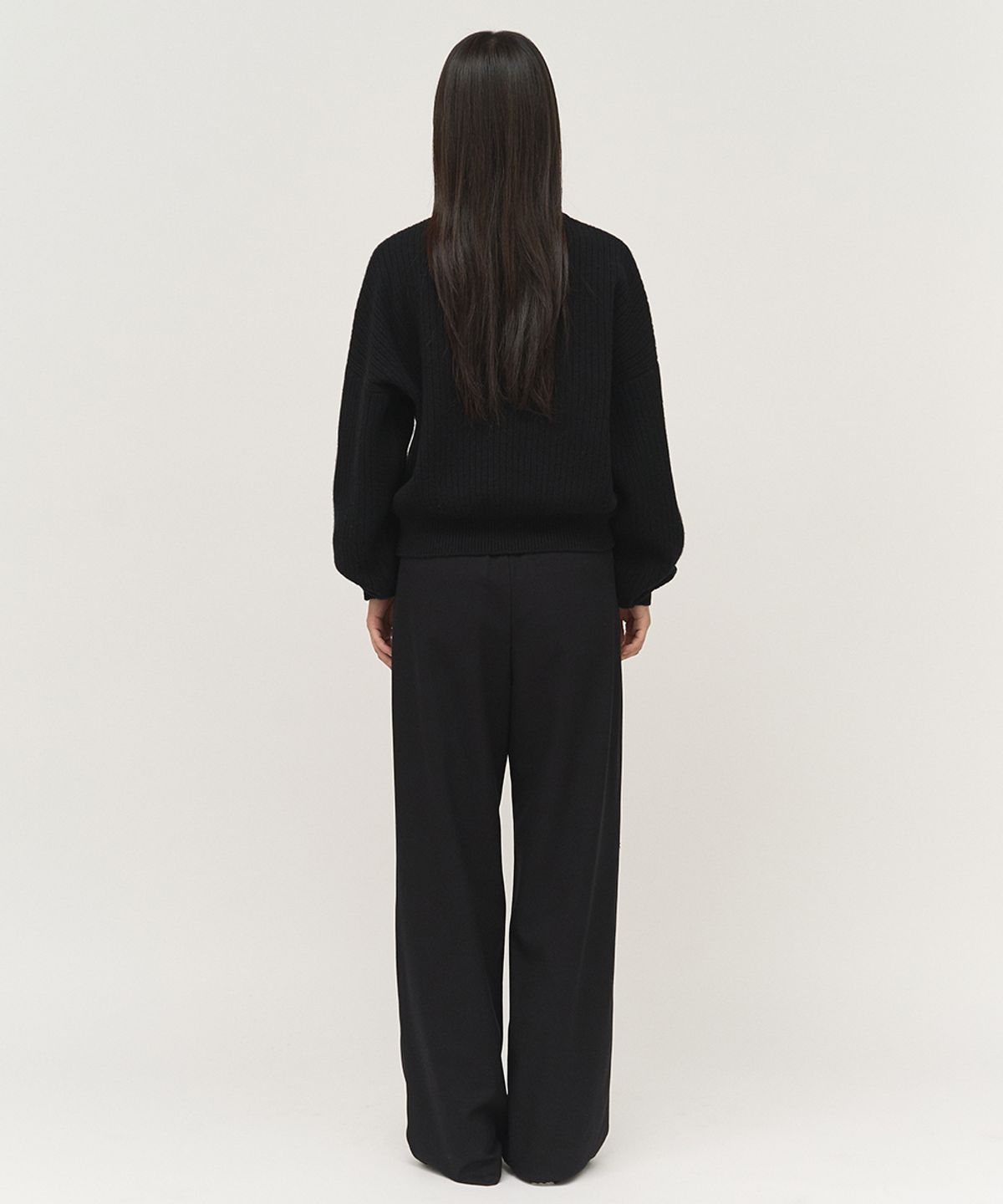 러프사이드 화이트라벨(ROUGH SIDE WHITE LABEL) Classic Crewneck Knit Black