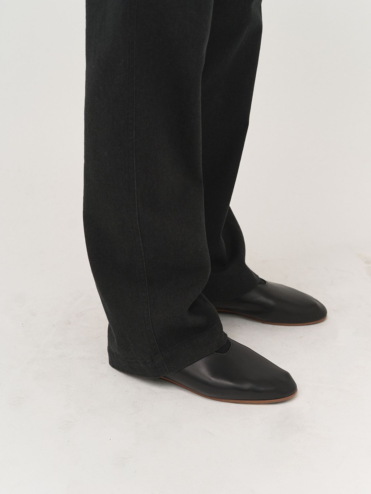 러프사이드 화이트라벨(ROUGH SIDE WHITE LABEL) Side Pocket Pants Washed Black