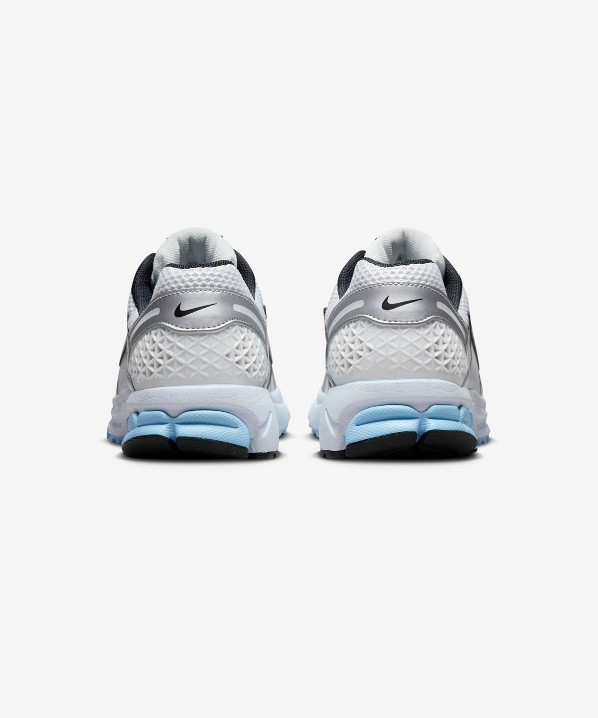 나이키(NIKE) 줌 보메로 5 W - 매탈릭 실버:퓨어 플래티넘:블루 틴트:블랙 / HF1877-100