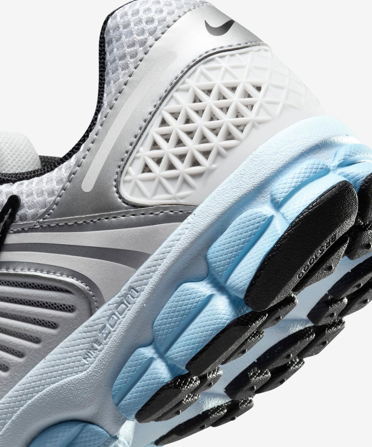나이키(NIKE) 줌 보메로 5 W - 매탈릭 실버:퓨어 플래티넘:블루 틴트:블랙 / HF1877-100