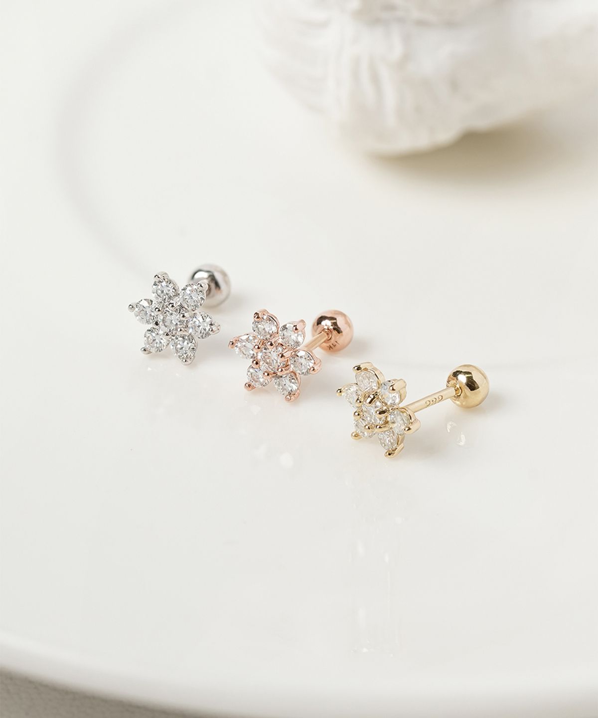 미니멀피어싱(MINIMALPIERCING) 14K 모이사나이트 다이아 컬러 러블리 플라워 피어싱 귀걸이