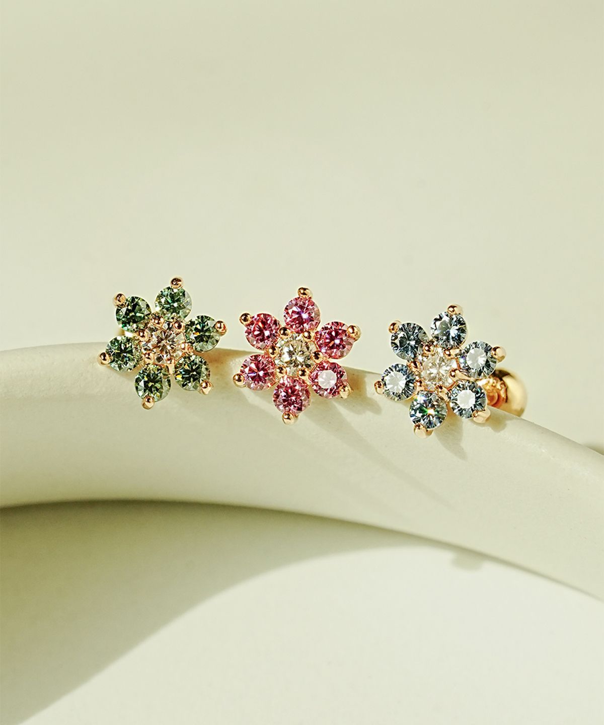 미니멀피어싱(MINIMALPIERCING) 14K 모이사나이트 다이아 컬러 러블리 플라워 피어싱 귀걸이