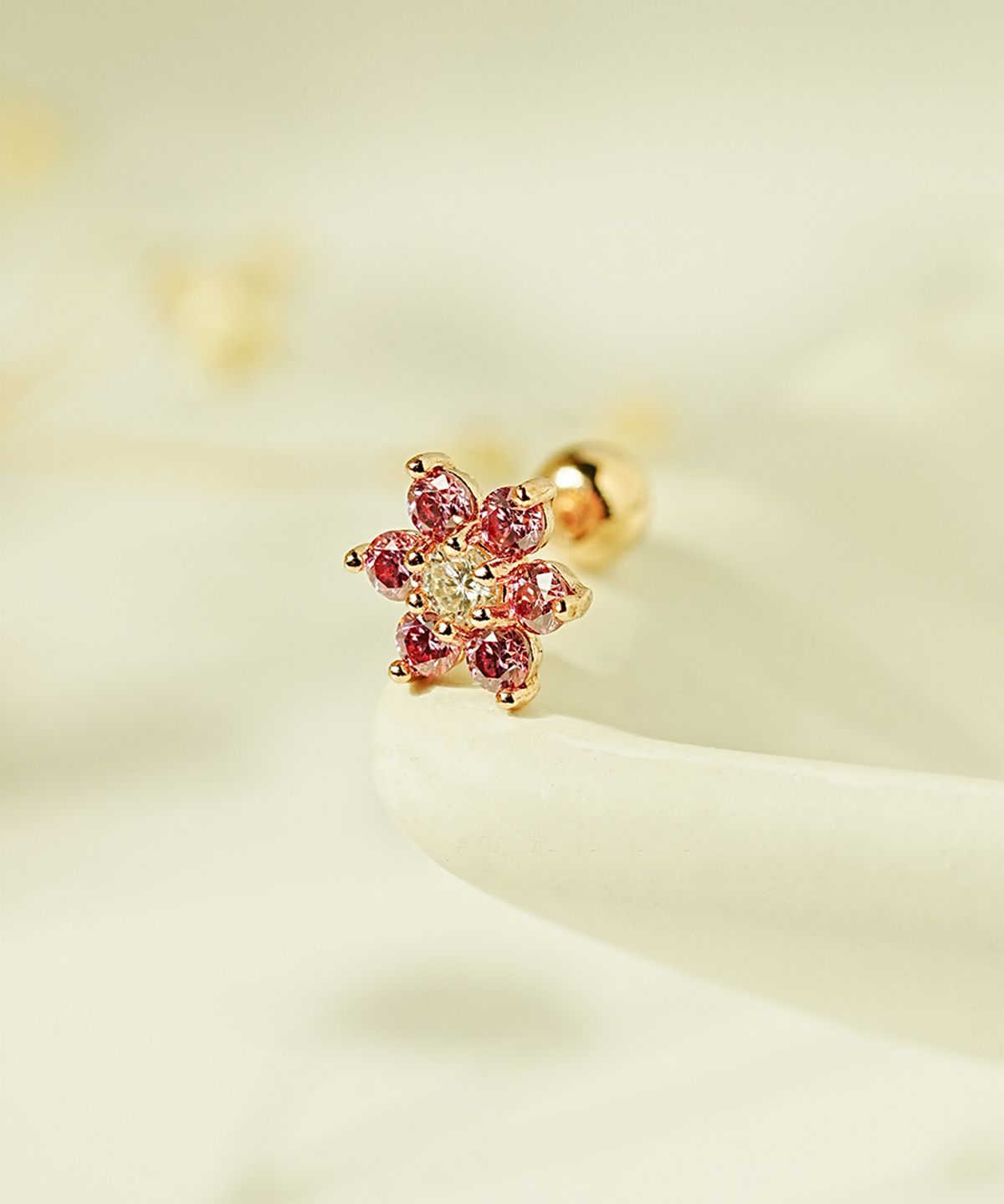 미니멀피어싱(MINIMALPIERCING) 14K 모이사나이트 다이아 컬러 러블리 플라워 피어싱 귀걸이