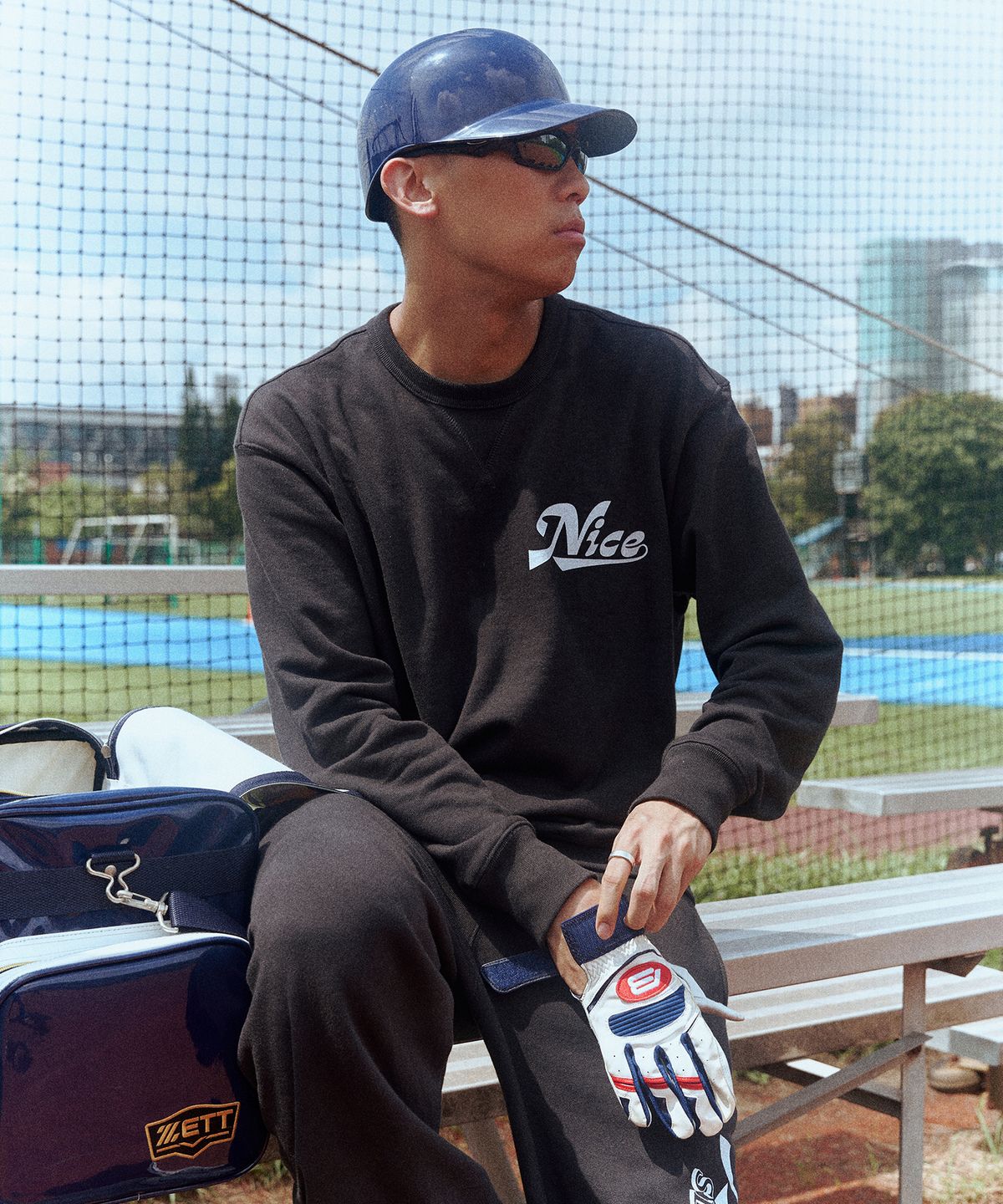 디스커스 애슬레틱(DISCUS ATHLETIC) 나이스웨더 컬래버 Nice Series Sweatshirt Washed Black