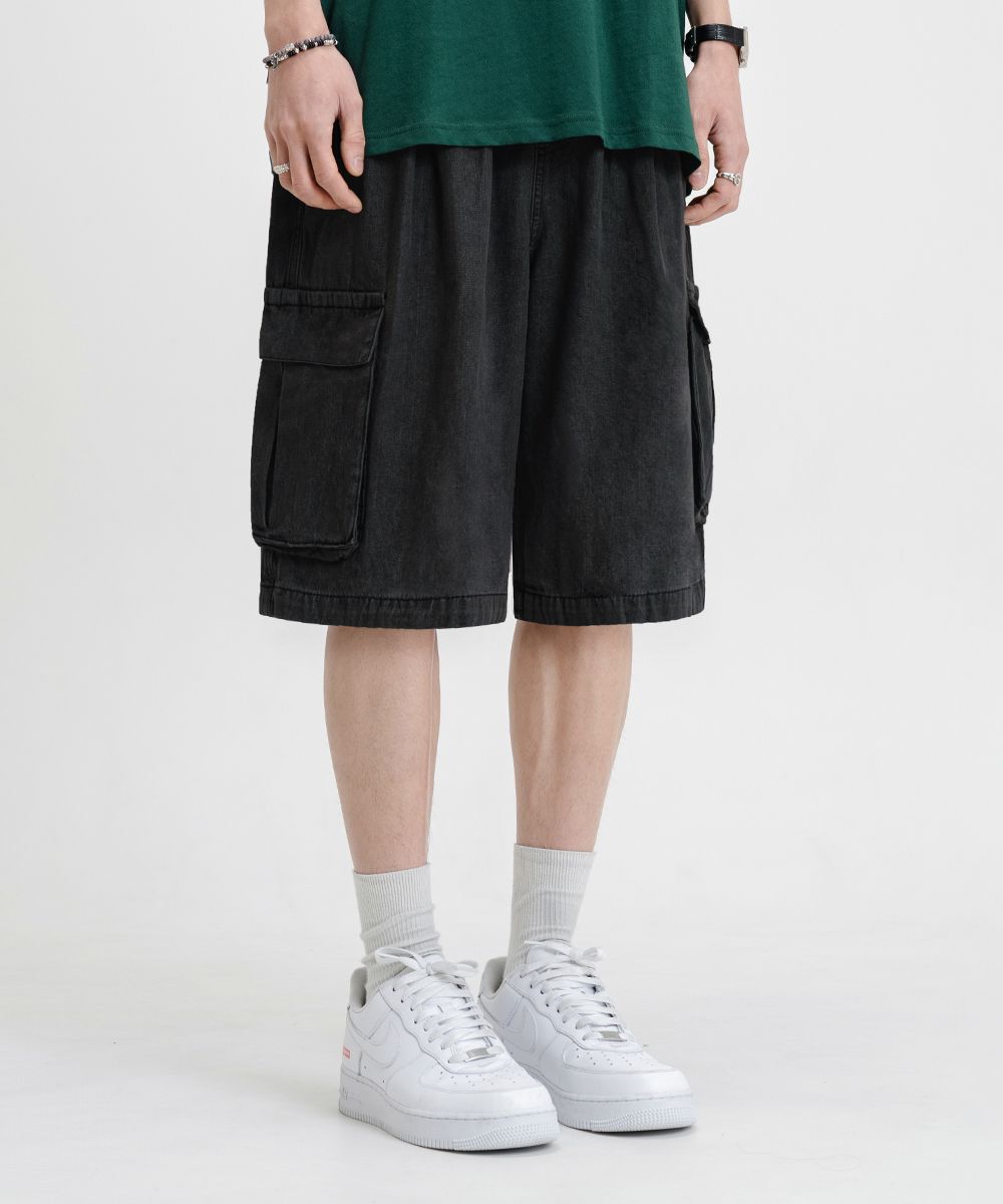 BERMUDA WIDE ONE-TUCK CARGO DENIM SHORTS [BLACK]