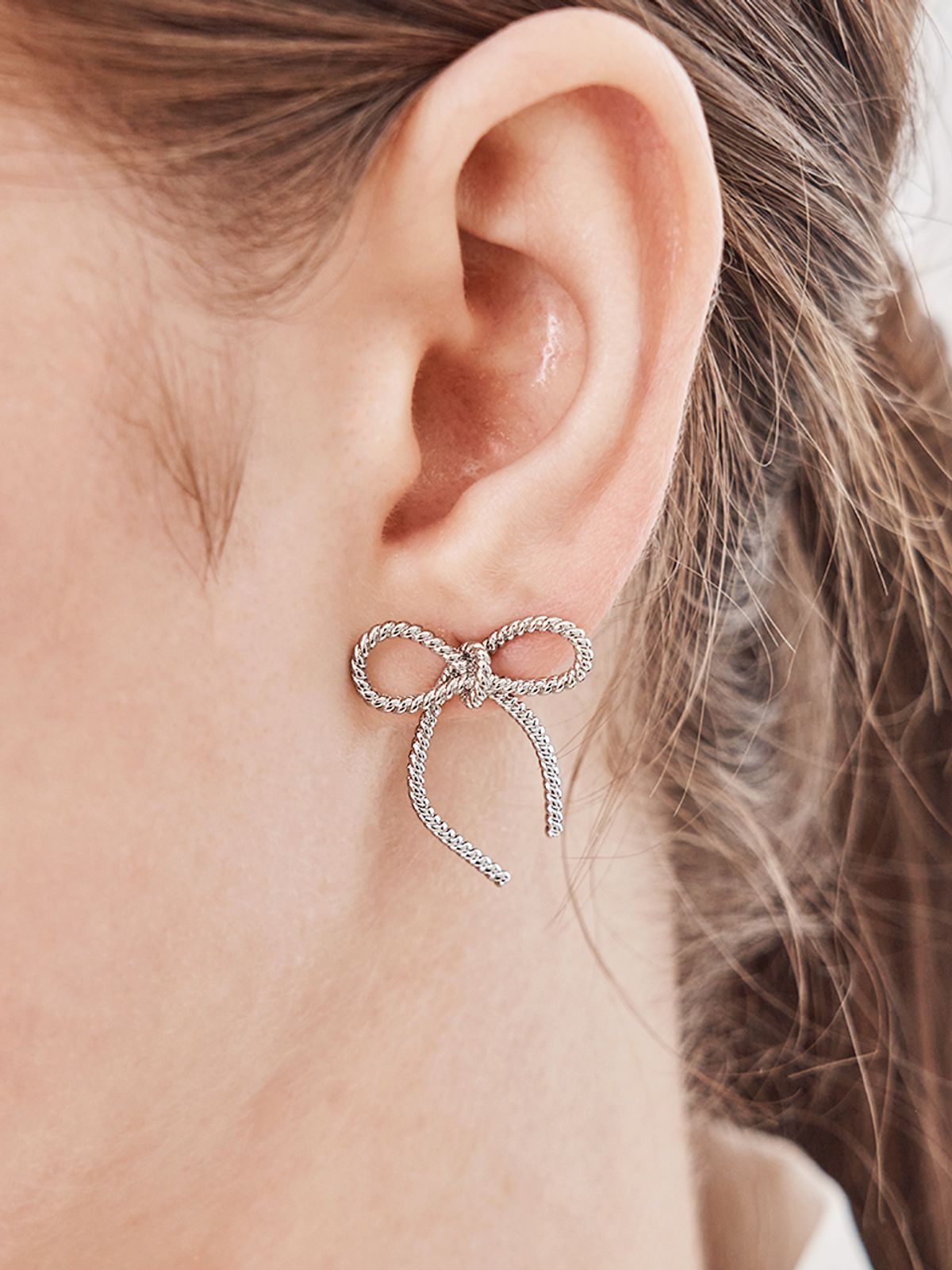 가이거주얼리(GEIGERJEWELRY) 러블리 리본 귀걸이 GISVEE143 (실버925 PIN)