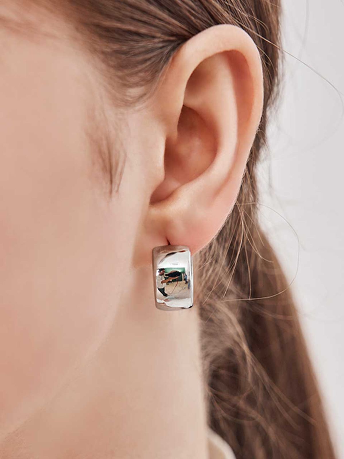 가이거주얼리(GEIGERJEWELRY) 볼드 라운드 하프 링 귀걸이 GISVEE140 (실버925 PIN)