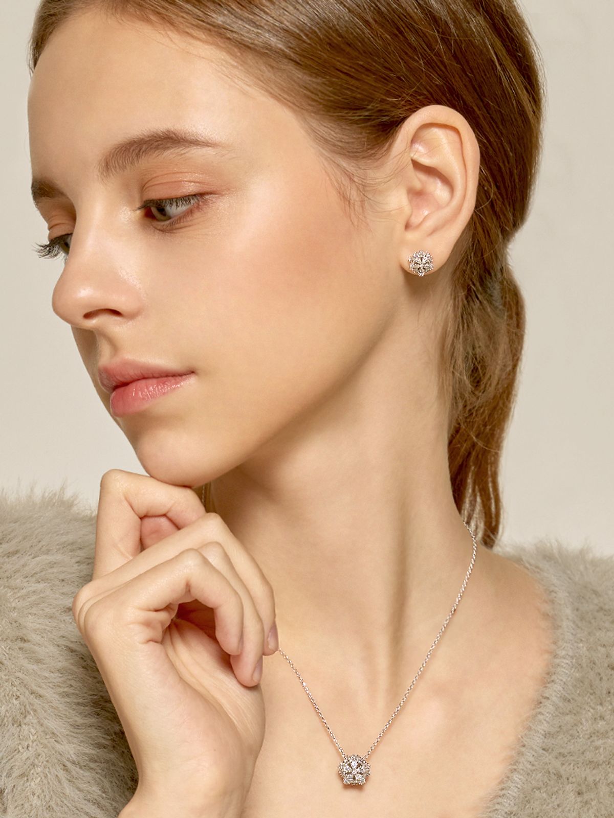 가이거주얼리(GEIGERJEWELRY) 플라워 볼 귀걸이 GISVEE109 (실버925 PIN)