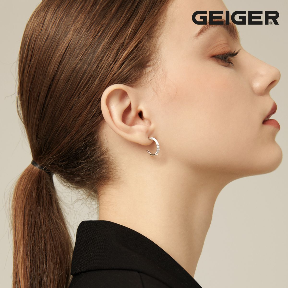 가이거주얼리(GEIGERJEWELRY) 라인 큐빅 실버 귀걸이 GISVEE057