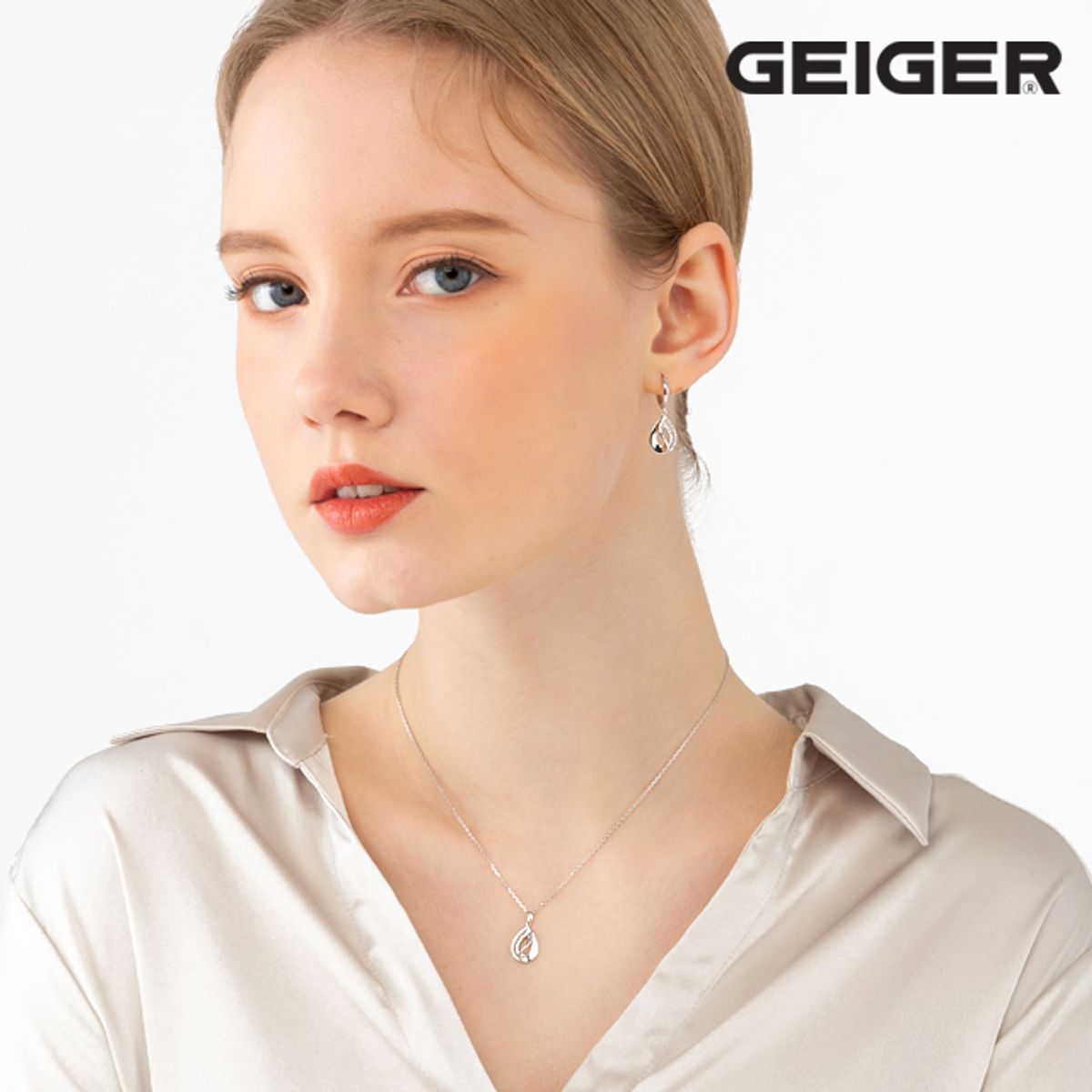 가이거주얼리(GEIGERJEWELRY) 하프 큐빅 물방울 귀걸이 GISVEE042 (실버925 PIN)