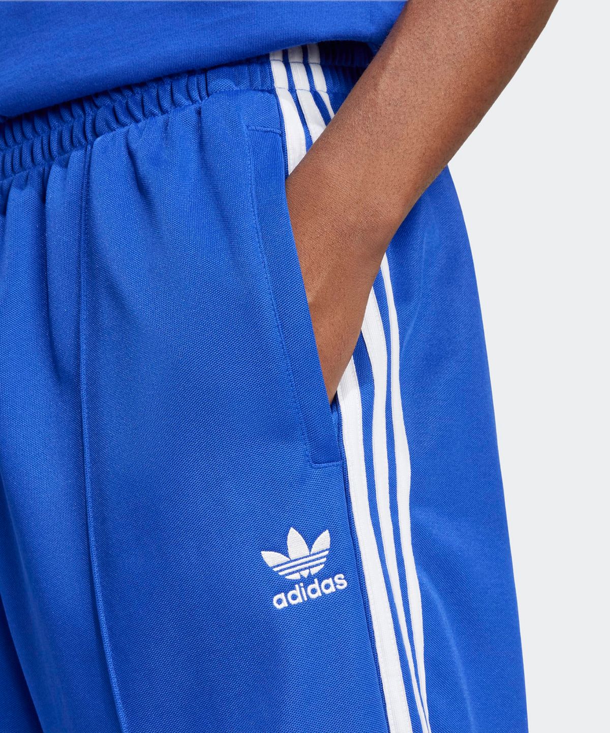 아디다스(ADIDAS) 배기 핏 파이어버드 트랙 팬츠 - 블루 / IZ2472
