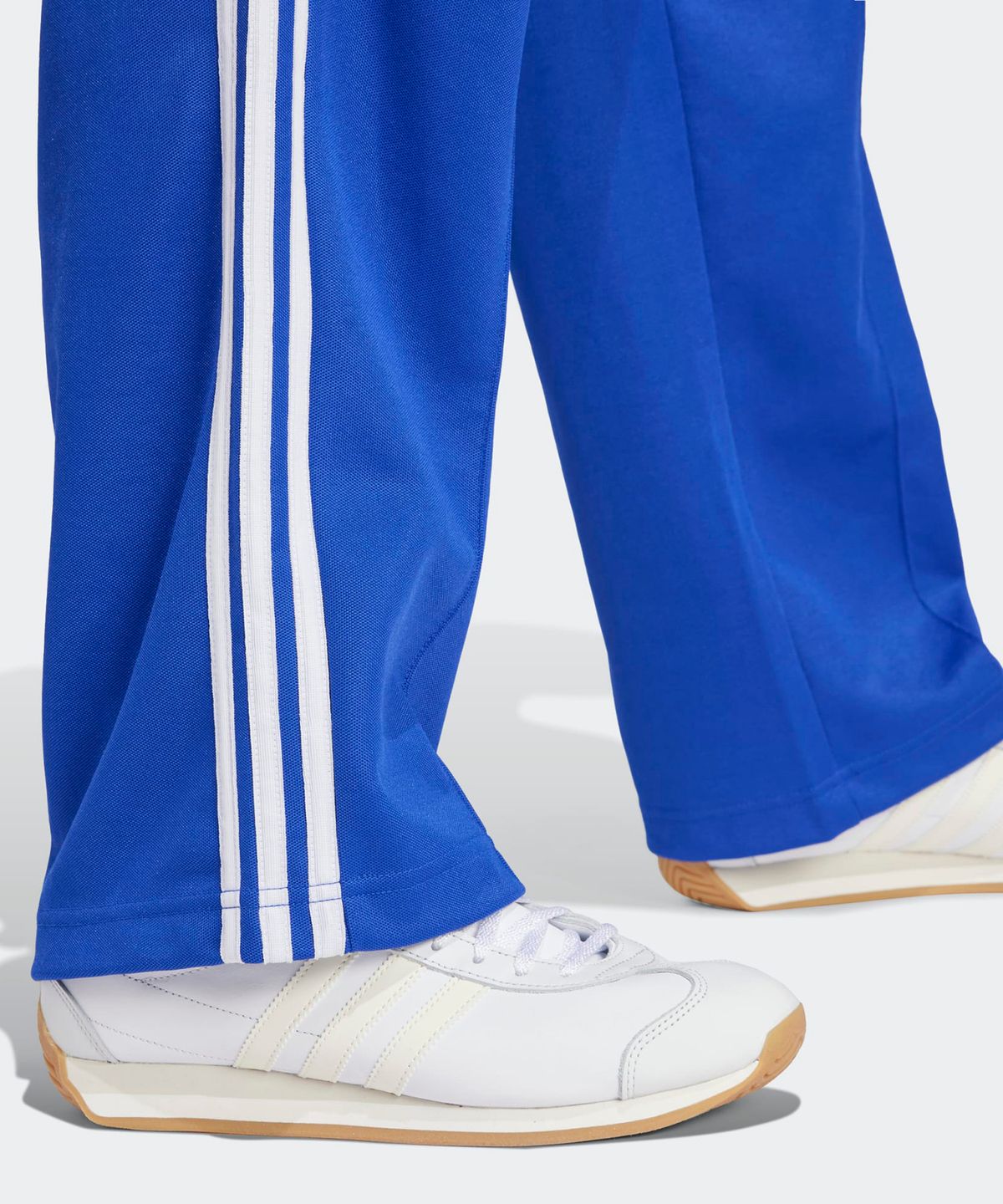 아디다스(ADIDAS) 배기 핏 파이어버드 트랙 팬츠 - 블루 / IZ2472