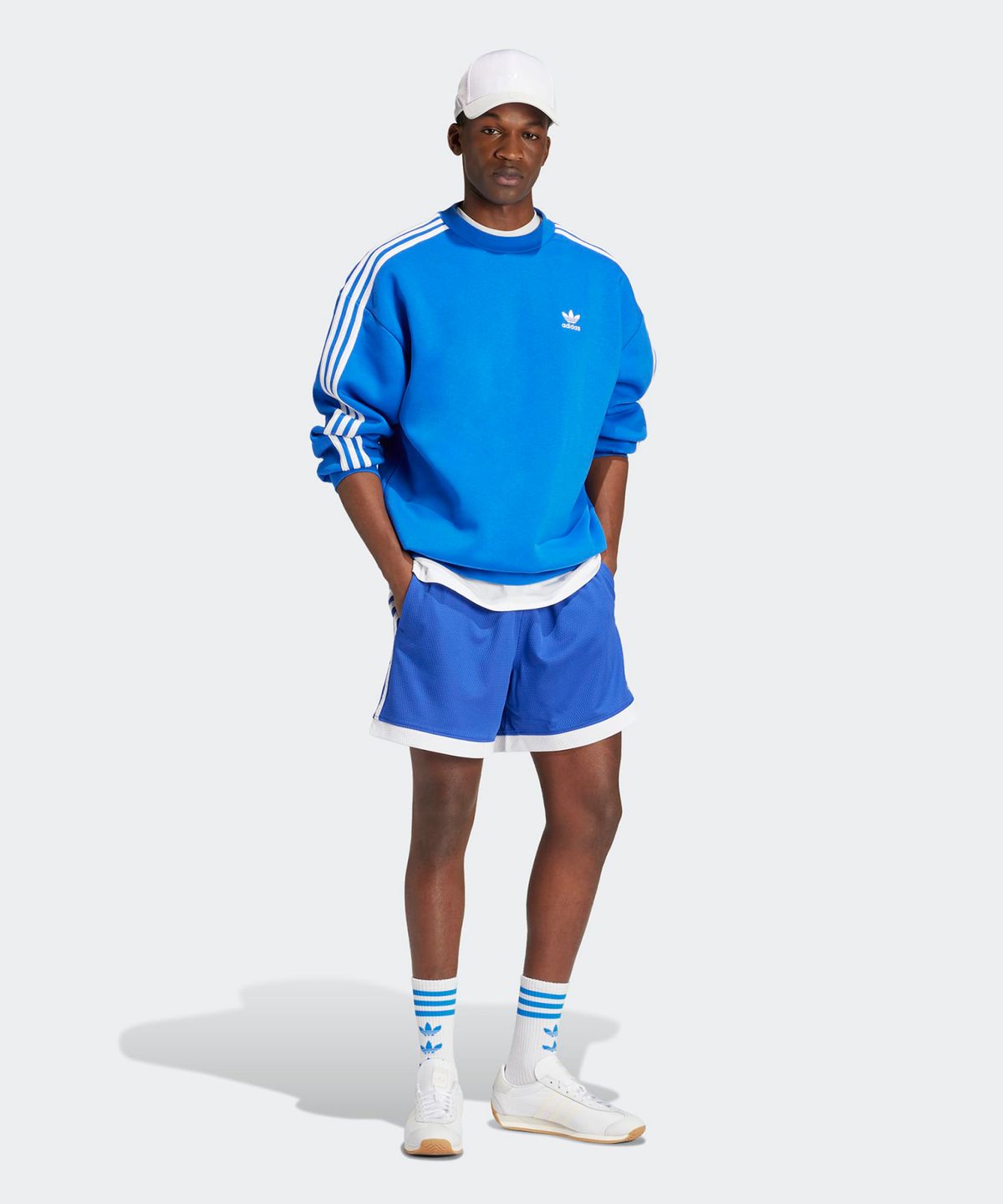 아디다스(ADIDAS) 오버사이즈 크루 스웨트셔츠 - 블루 / IZ2479