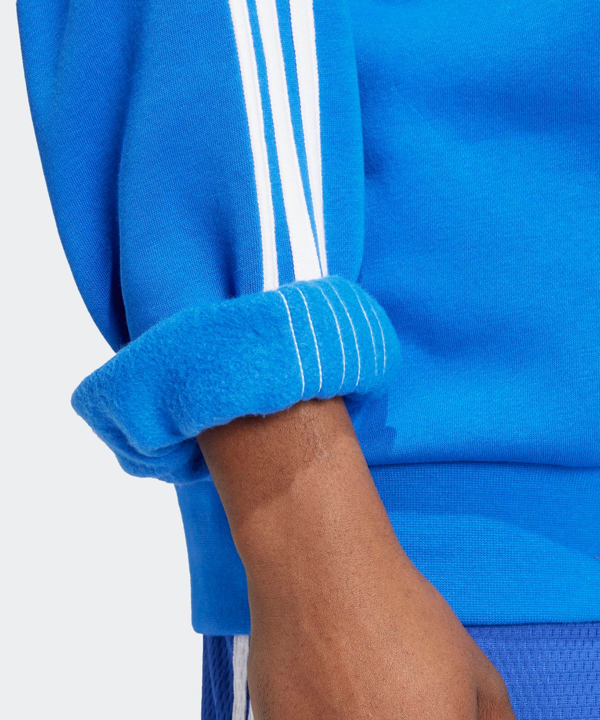 아디다스(ADIDAS) 오버사이즈 크루 스웨트셔츠 - 블루 / IZ2479