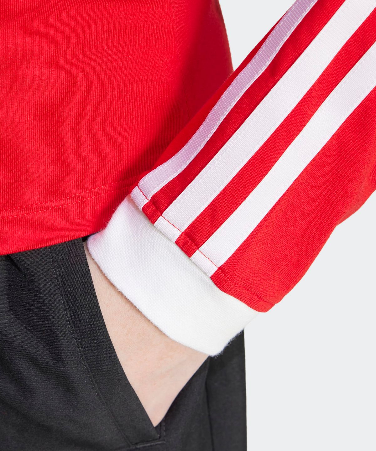 아디다스(ADIDAS) 브이넥 긴팔 셔츠 - 레드 / IY7248