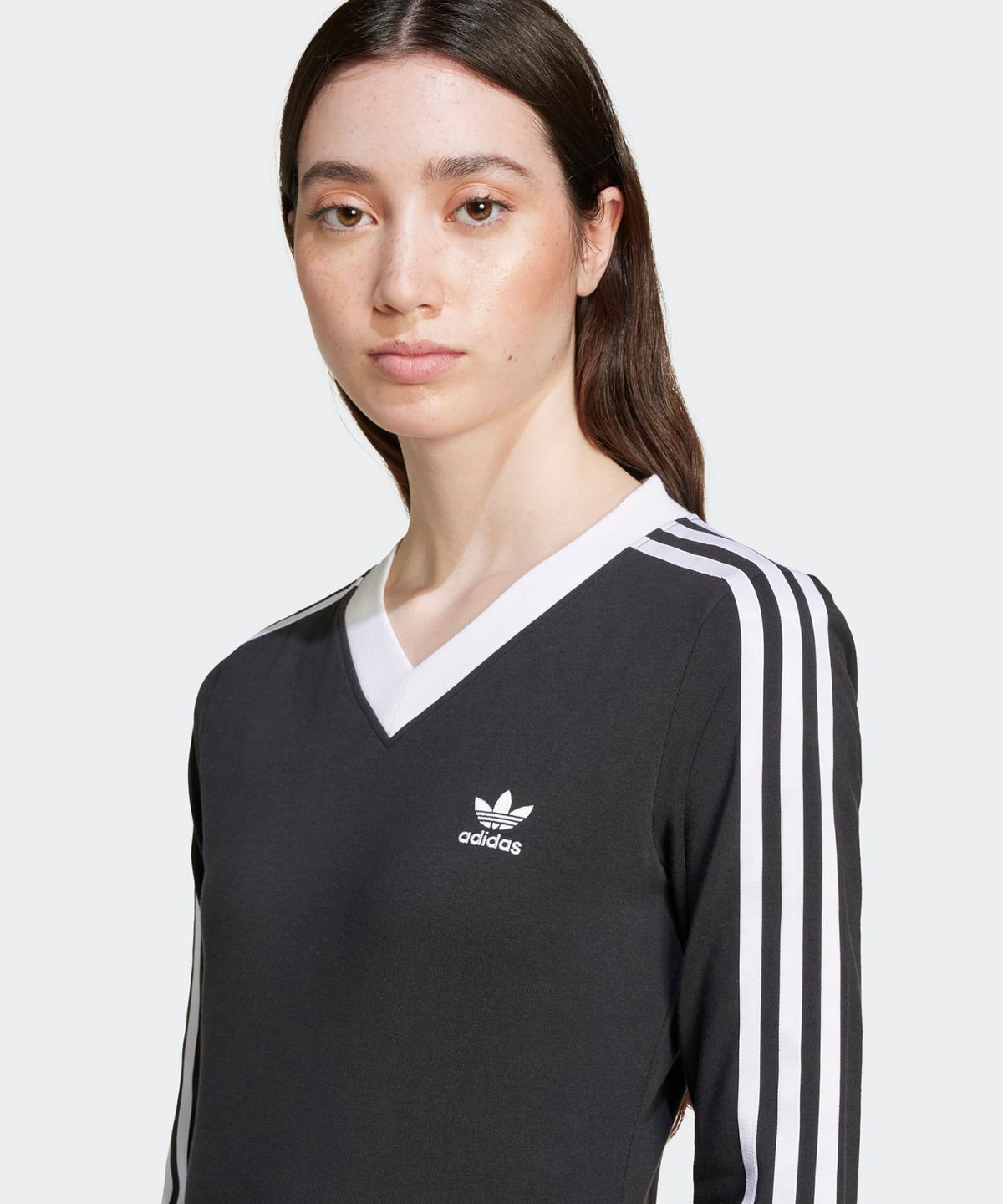 아디다스(ADIDAS) 브이넥 긴팔 셔츠 - 블랙 / IY7247