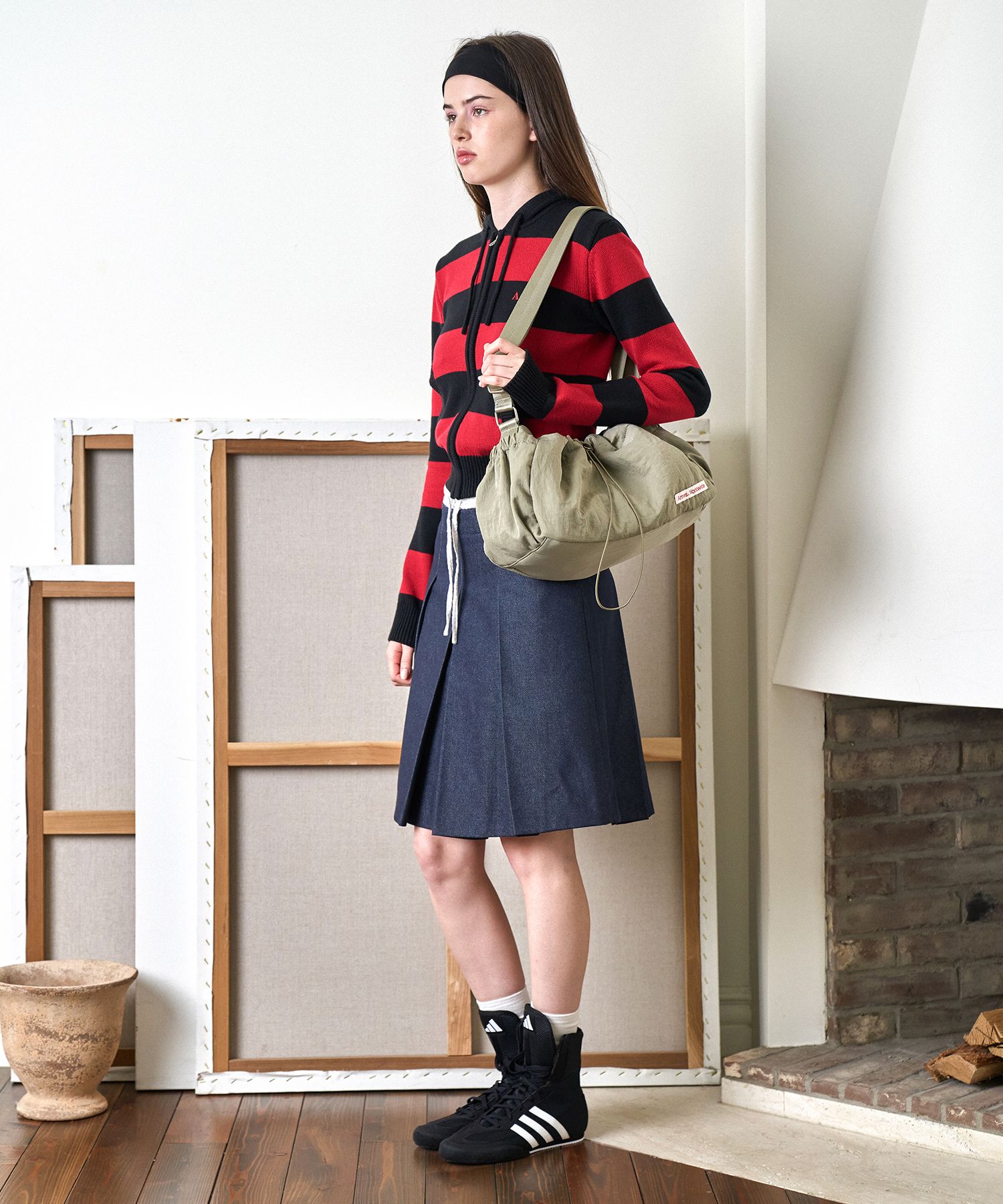 MUSINSA | AMES-WORLDWIDE DRAWSTRING CROSS BAG KHAKI