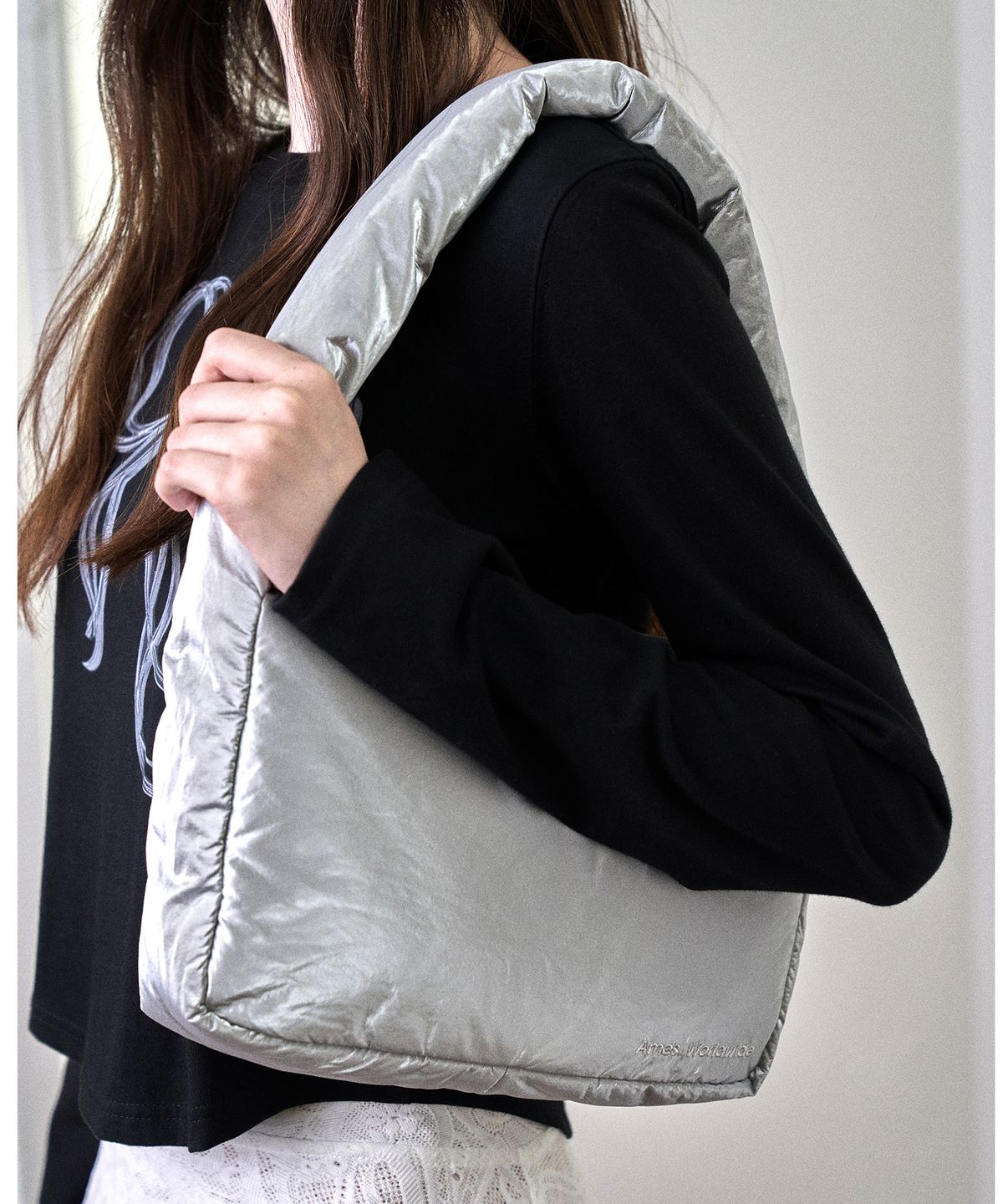 아메스 월드와이드(AMES-WORLDWIDE) PADDED SHOULDER BAG SILVER