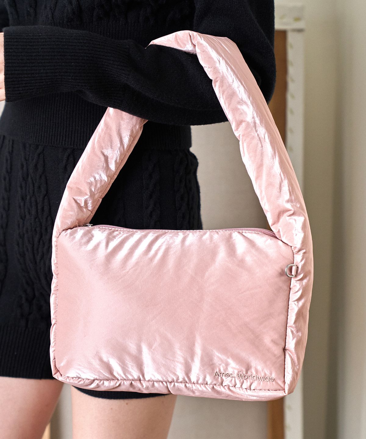 아메스 월드와이드(AMES-WORLDWIDE) PADDED SHOULDER BAG PINK