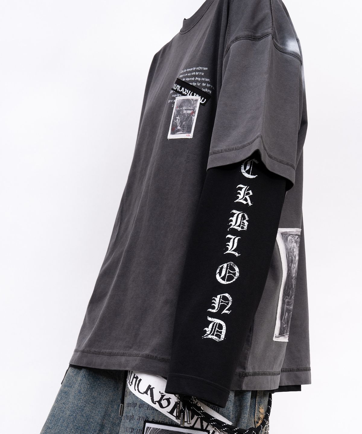 블랙블론드(BLACKBLOND) 비비디 카오스 패치 피그먼트 반팔티 (차콜)